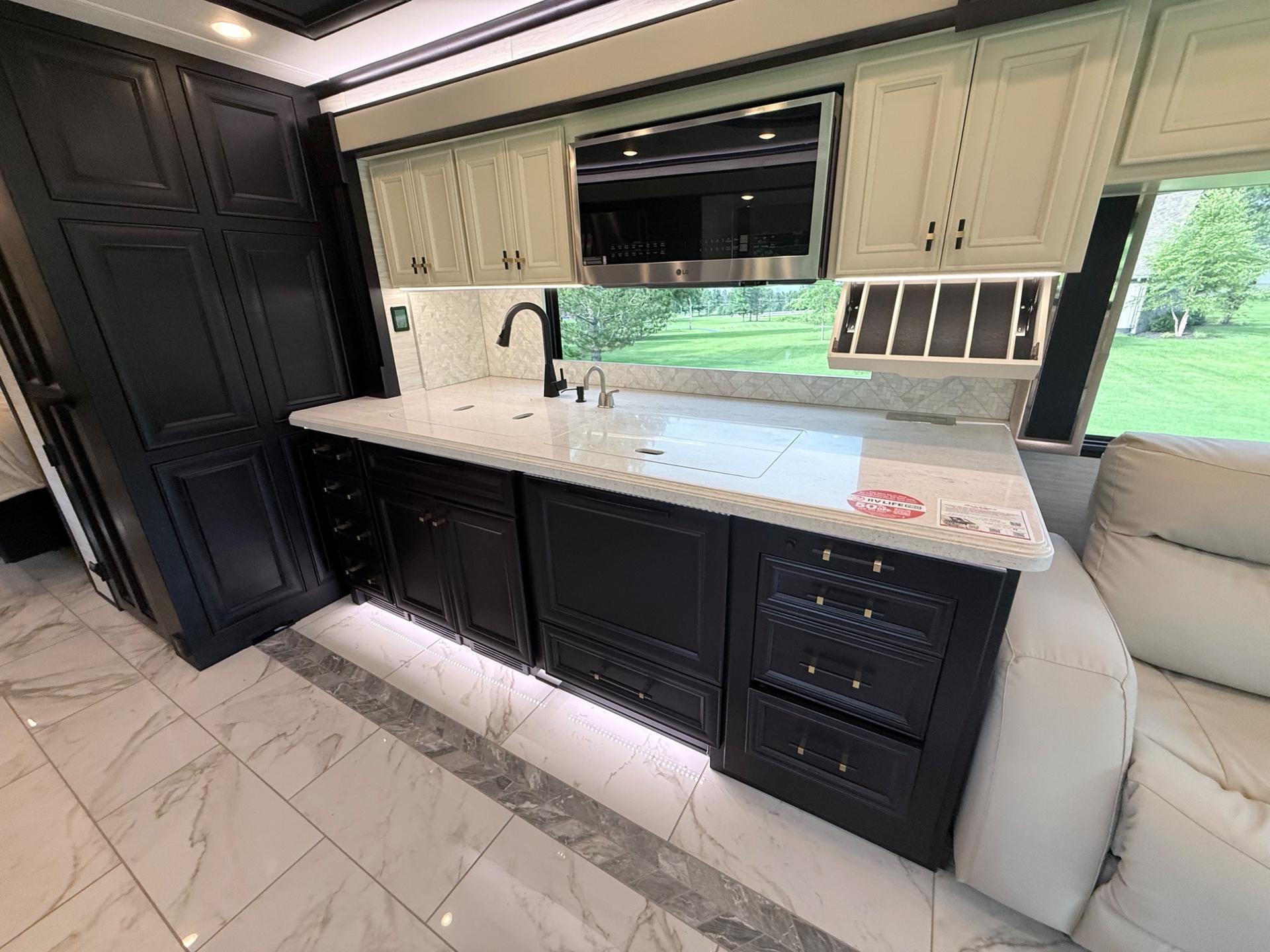 2027 Tiffin Motorhomes 2027 Tiffin Motorhomes Allegro Bus - thumbnail 19