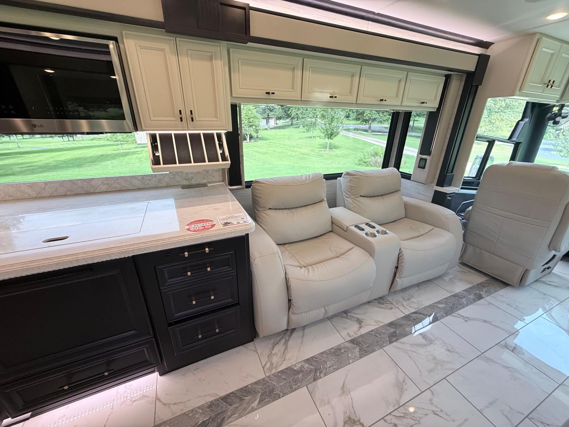 2027 Tiffin Motorhomes 2027 Tiffin Motorhomes Allegro Bus - thumbnail 20