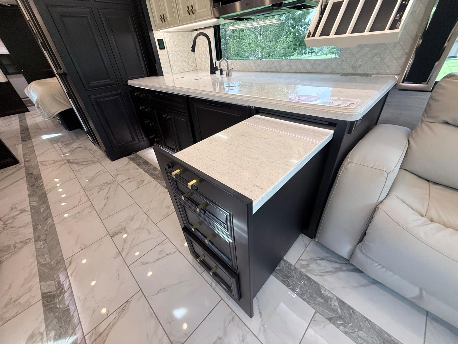 2027 Tiffin Motorhomes 2027 Tiffin Motorhomes Allegro Bus - thumbnail 21