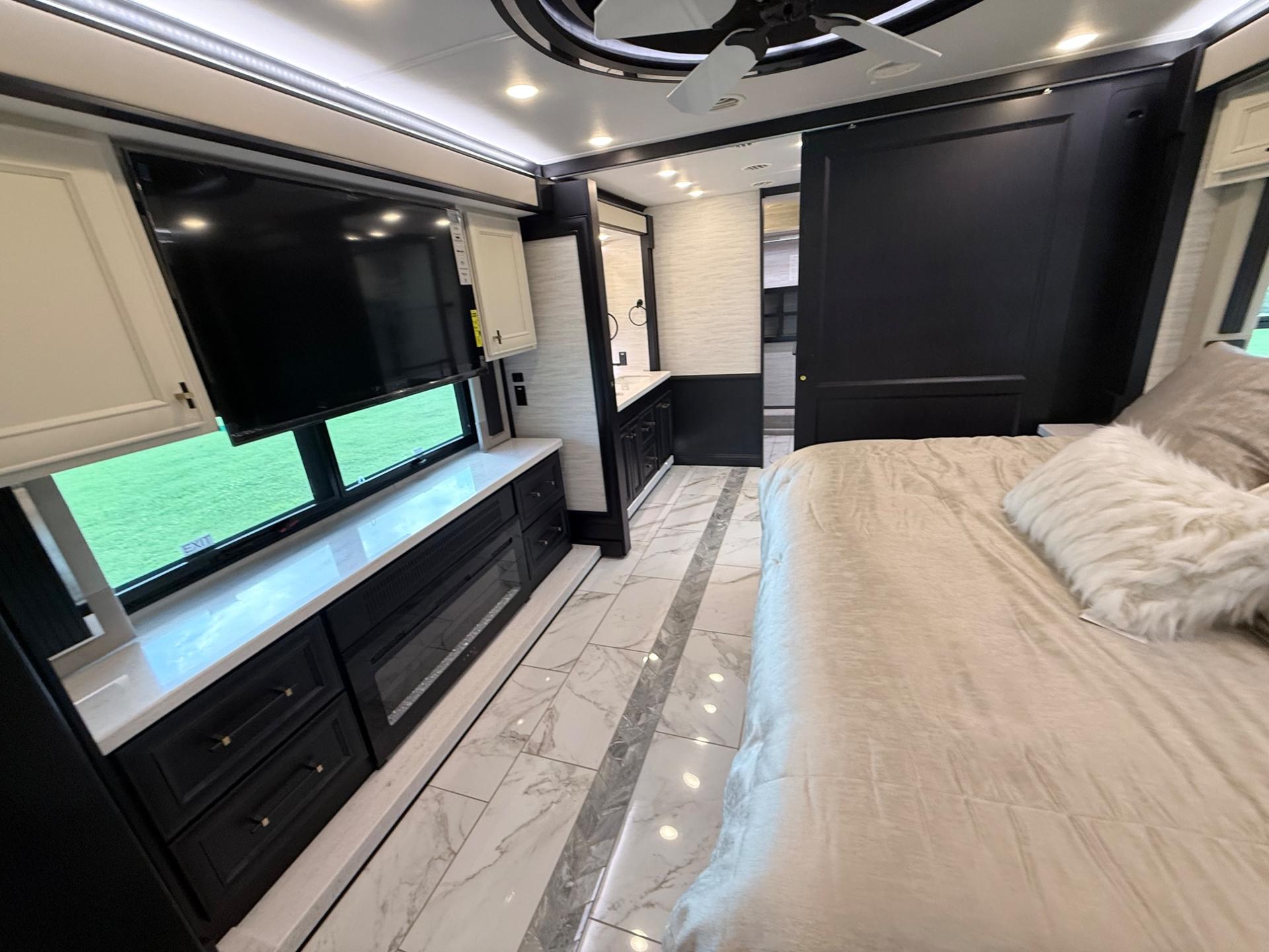 2027 Tiffin Motorhomes 2027 Tiffin Motorhomes Allegro Bus - thumbnail 31