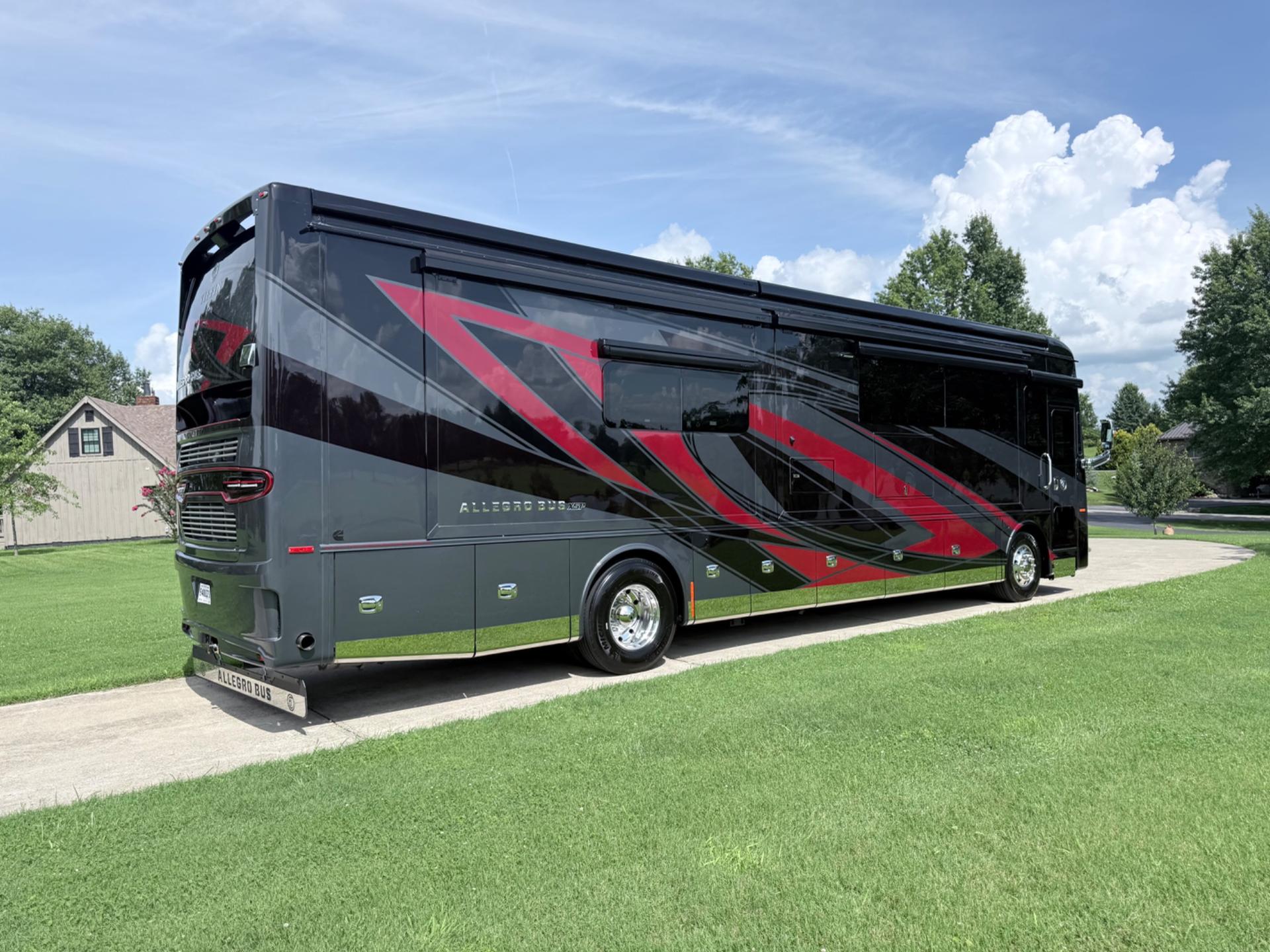 2026 Tiffin Motorhomes 2026 Tiffin Motorhomes Allegro Bus  - thumbnail 3