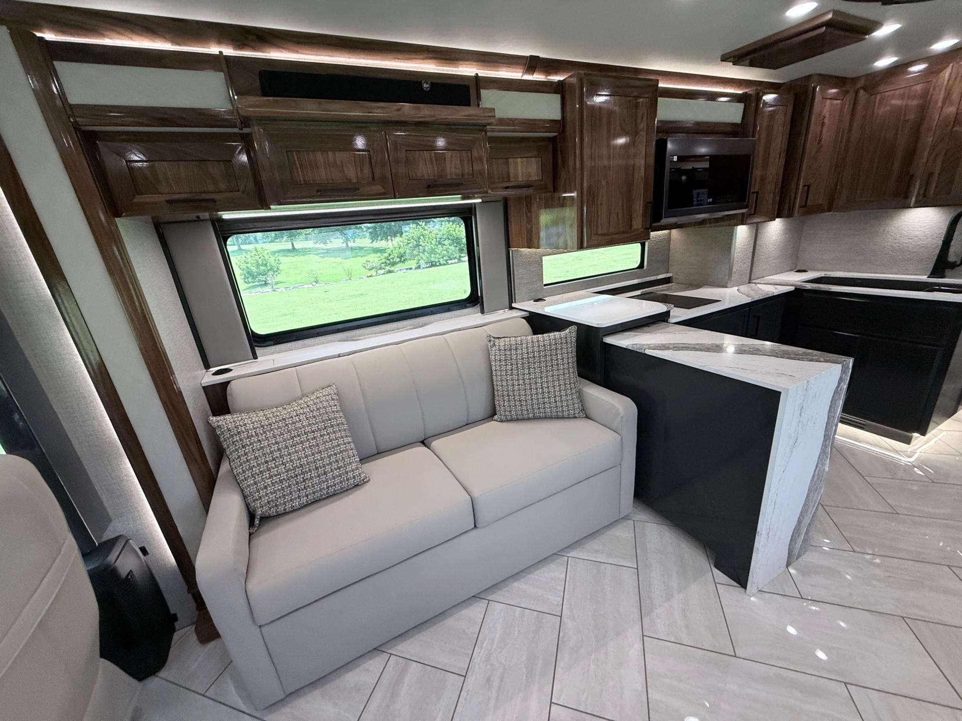 2027 American Coach 2027 American Coach American Eagle - thumbnail 13