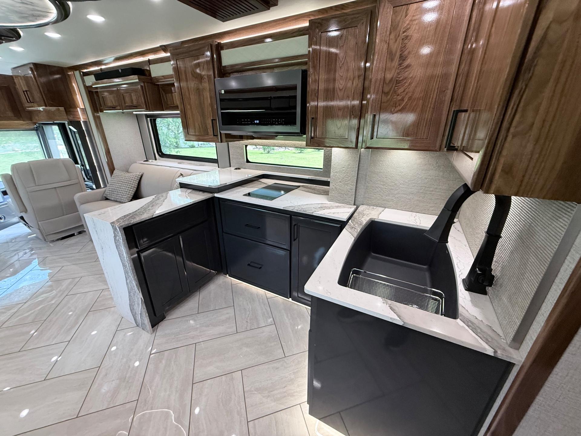 2027 American Coach 2027 American Coach American Eagle - thumbnail 15