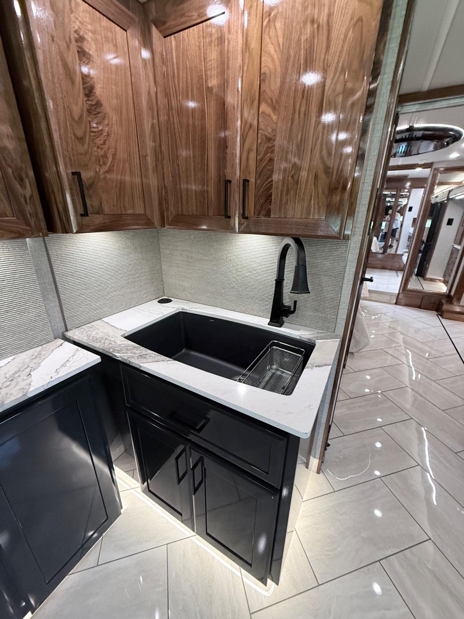 2027 American Coach 2027 American Coach American Eagle - thumbnail 21