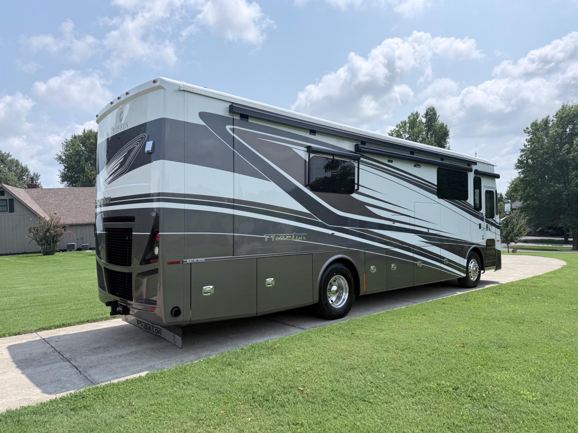 2024 Tiffin Motorhomes 2024 Tiffin Motorhomes Phaeton - thumbnail 4