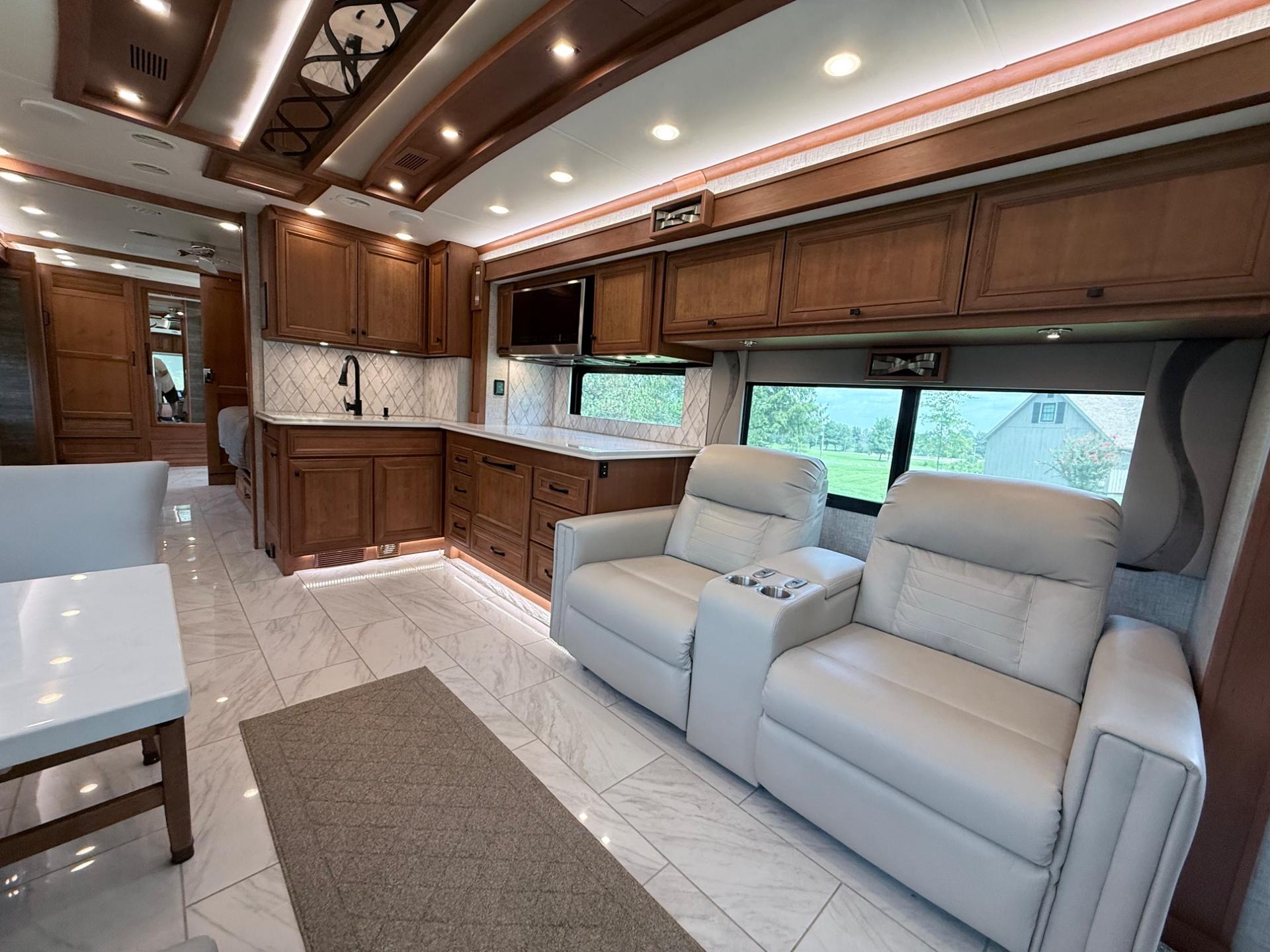 2024 Tiffin Motorhomes 2024 Tiffin Motorhomes Phaeton - thumbnail 14
