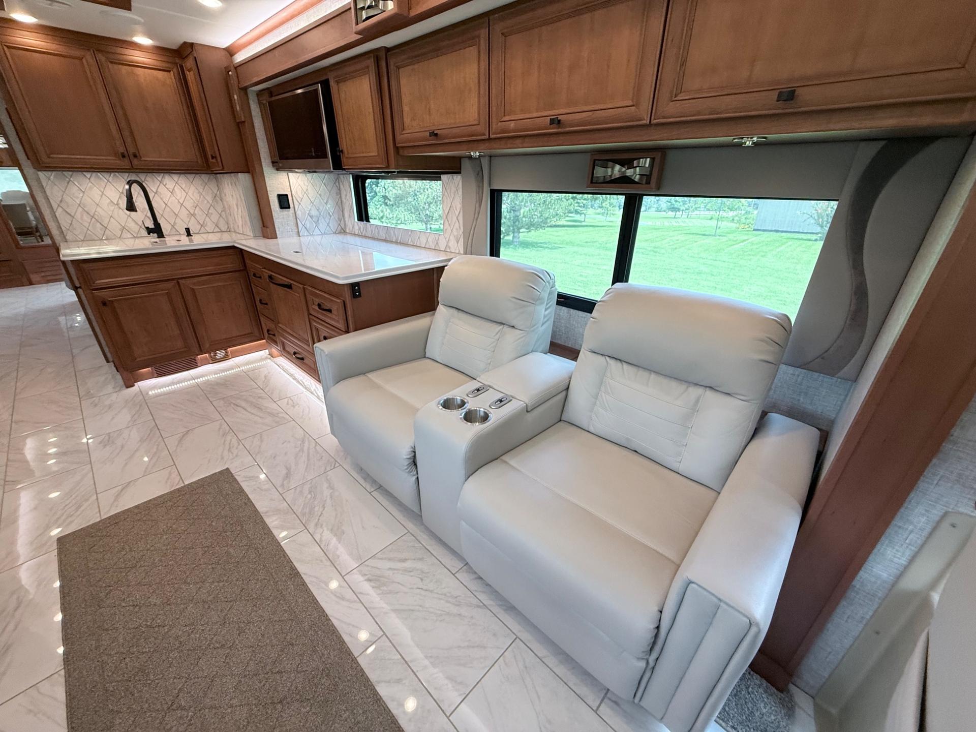 2024 Tiffin Motorhomes 2024 Tiffin Motorhomes Phaeton - thumbnail 15