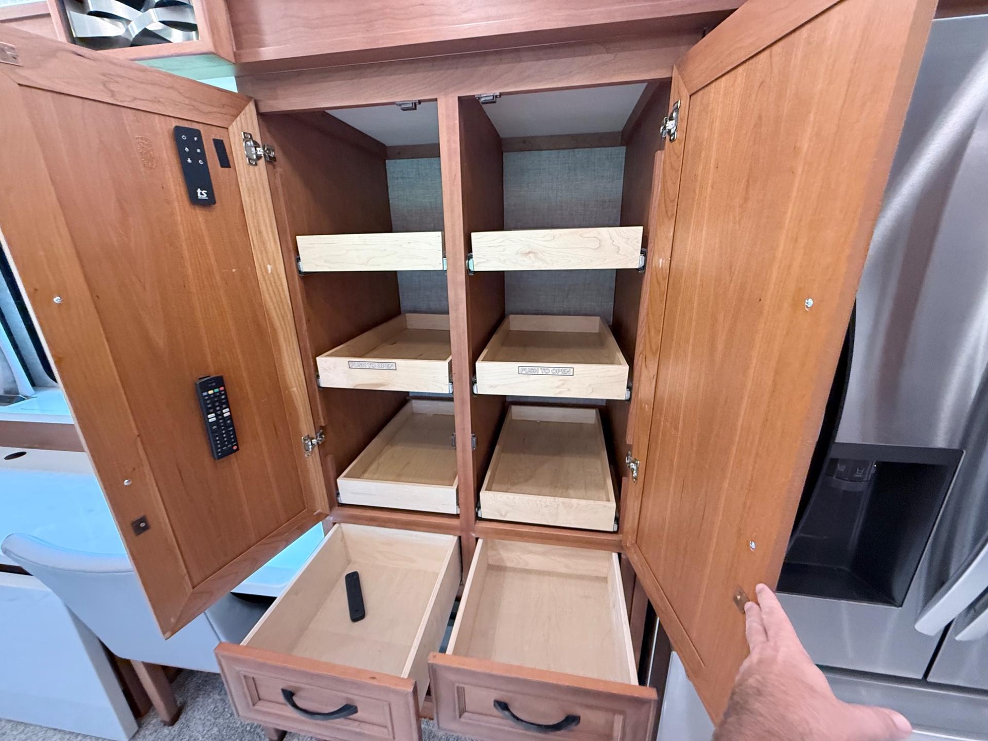 2024 Tiffin Motorhomes 2024 Tiffin Motorhomes Phaeton - thumbnail 21