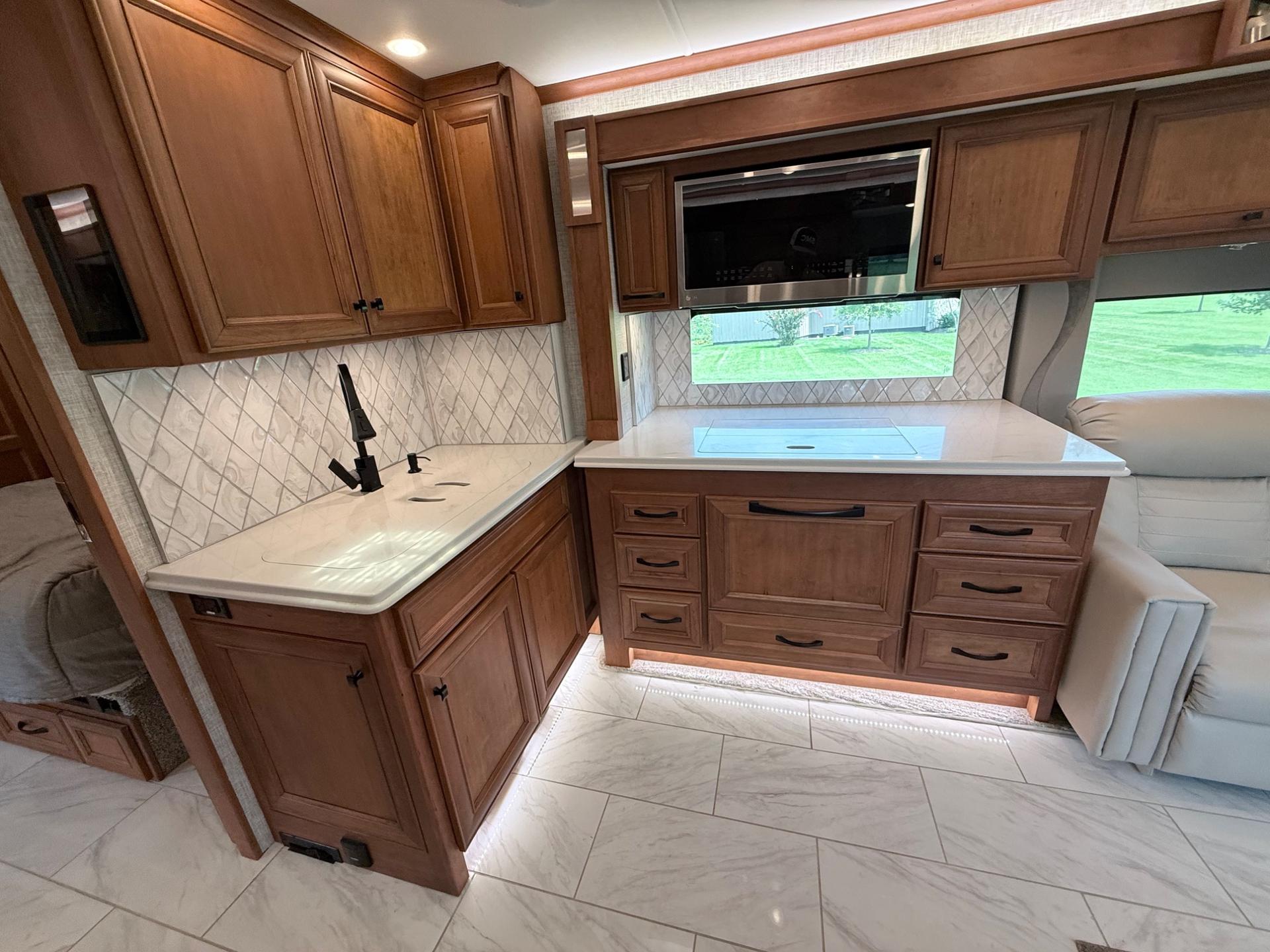 2024 Tiffin Motorhomes 2024 Tiffin Motorhomes Phaeton - thumbnail 22