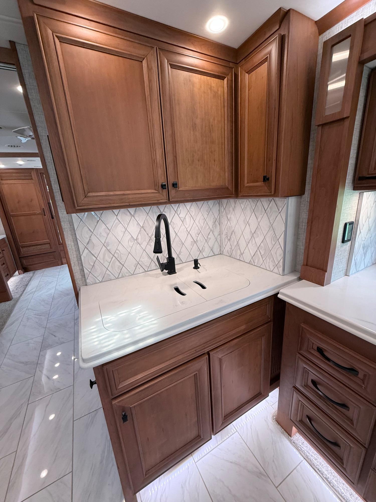 2024 Tiffin Motorhomes 2024 Tiffin Motorhomes Phaeton - thumbnail 23