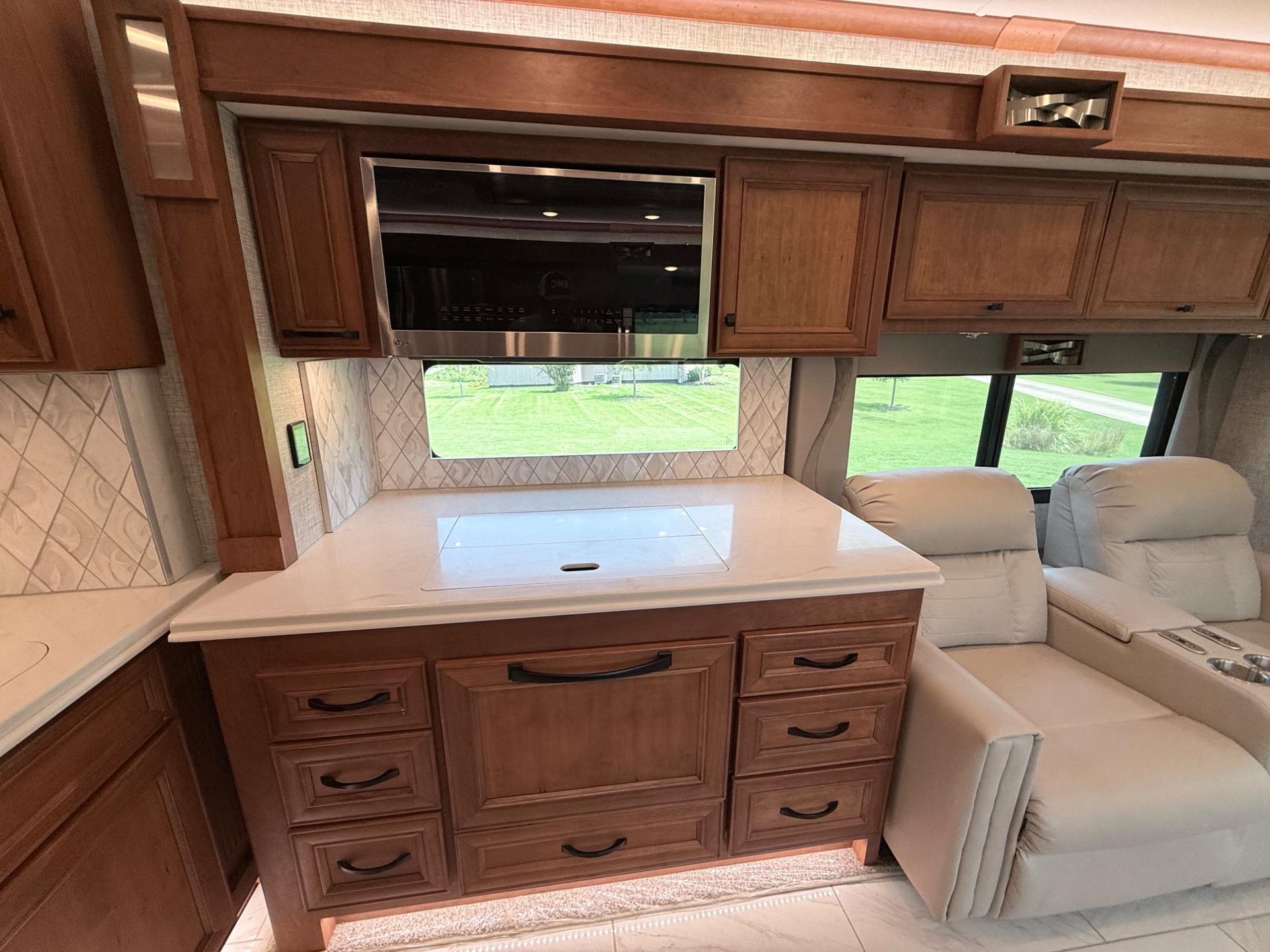 2024 Tiffin Motorhomes 2024 Tiffin Motorhomes Phaeton - thumbnail 24