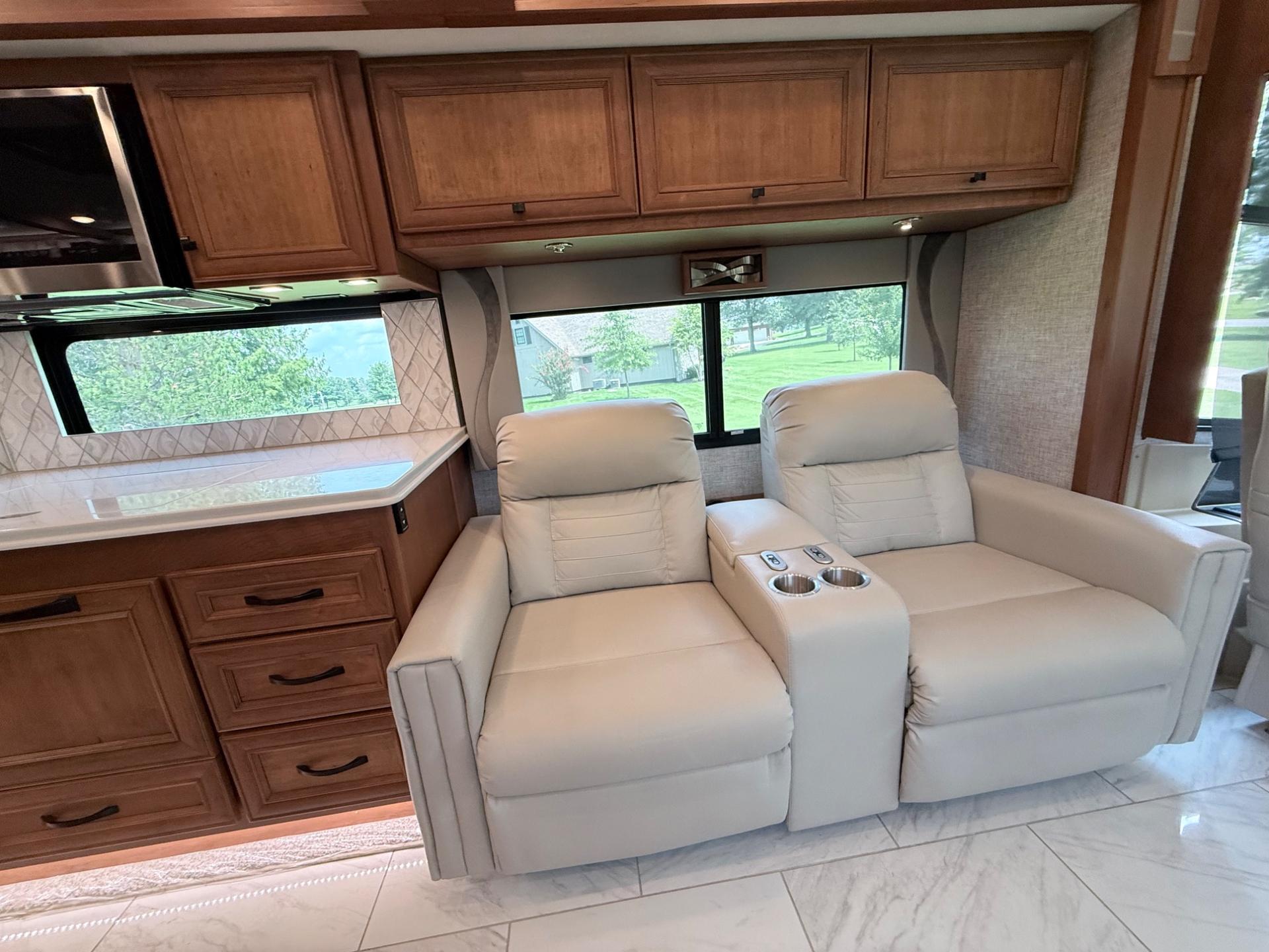 2024 Tiffin Motorhomes 2024 Tiffin Motorhomes Phaeton - thumbnail 26