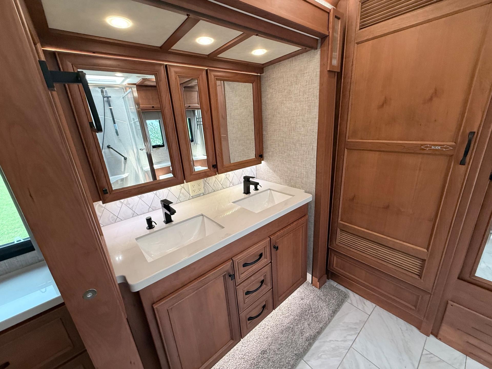 2024 Tiffin Motorhomes 2024 Tiffin Motorhomes Phaeton - thumbnail 32