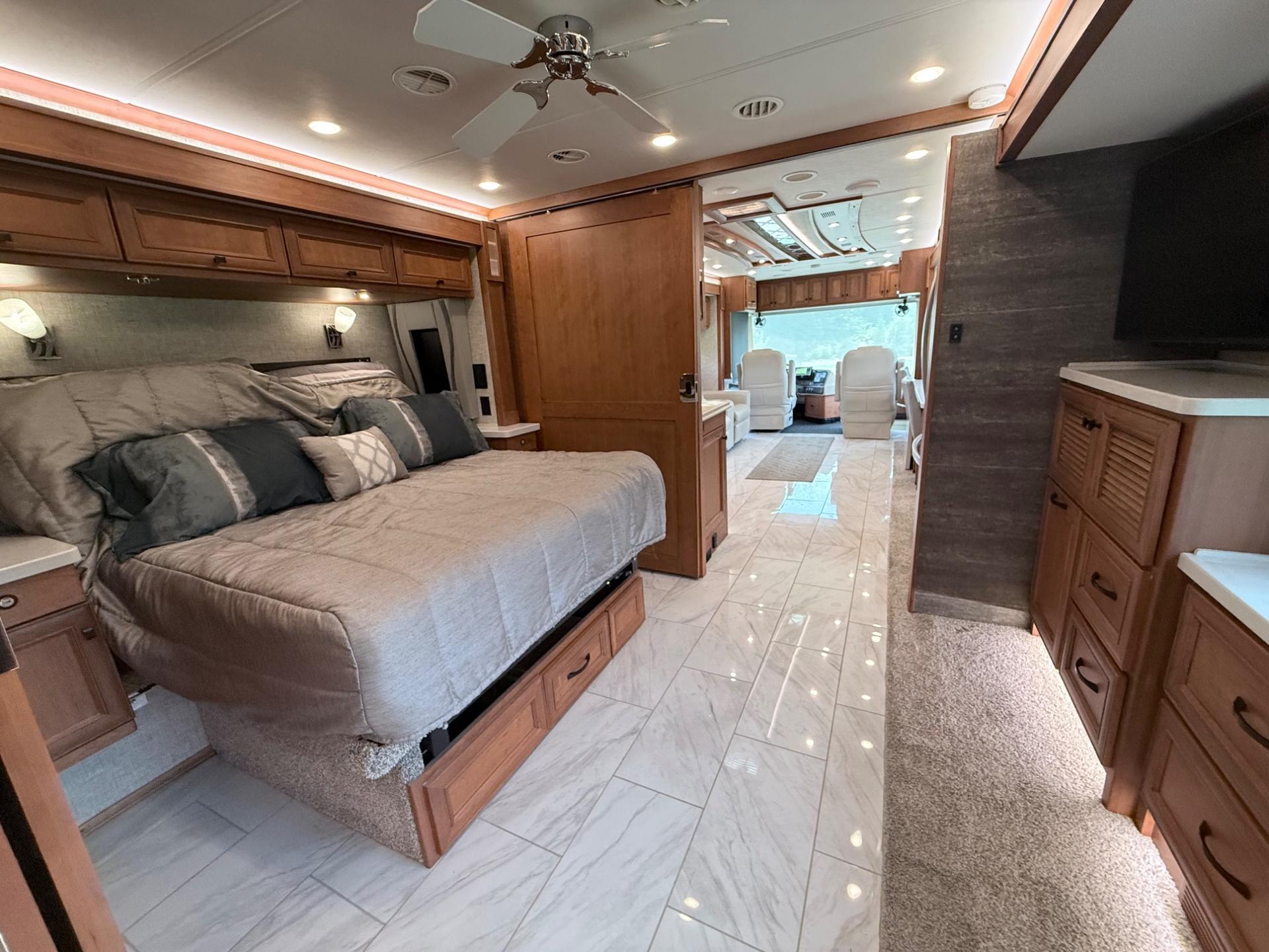 2024 Tiffin Motorhomes 2024 Tiffin Motorhomes Phaeton - thumbnail 37