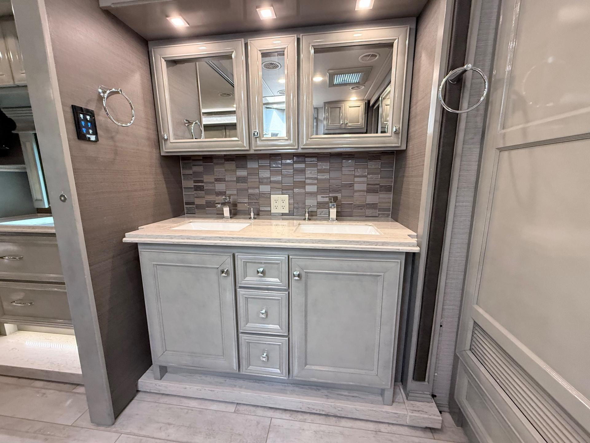 2021 TIFFIN MOTORHOMES 2021 TIFFIN MOTORHOMES PHAETON - thumbnail 29