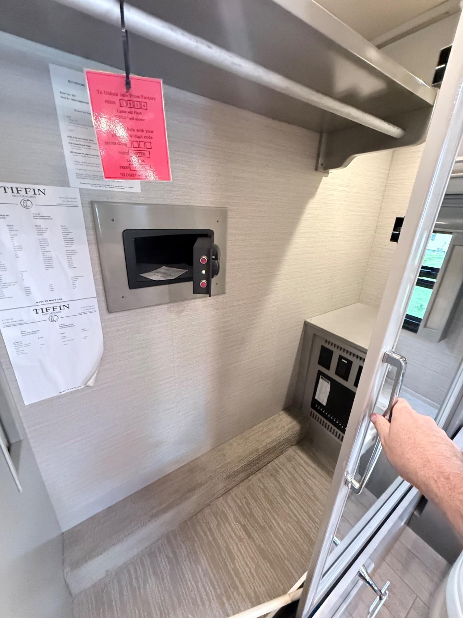 2021 TIFFIN MOTORHOMES 2021 TIFFIN MOTORHOMES PHAETON - thumbnail 32