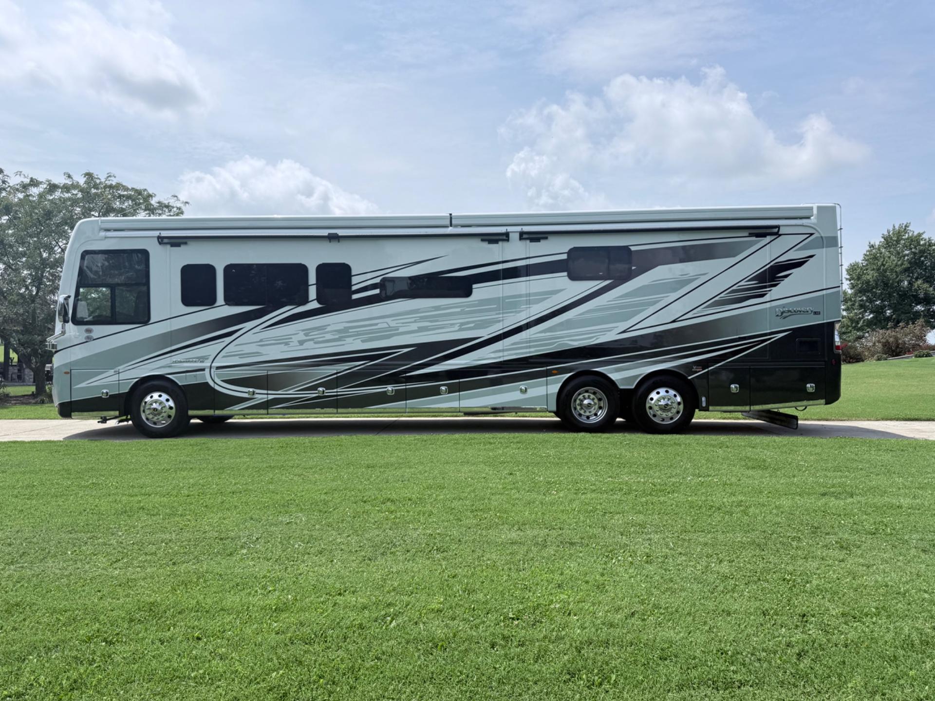 2027 Fleetwood  2027 Fleetwood  Discovery LXE - thumbnail 6