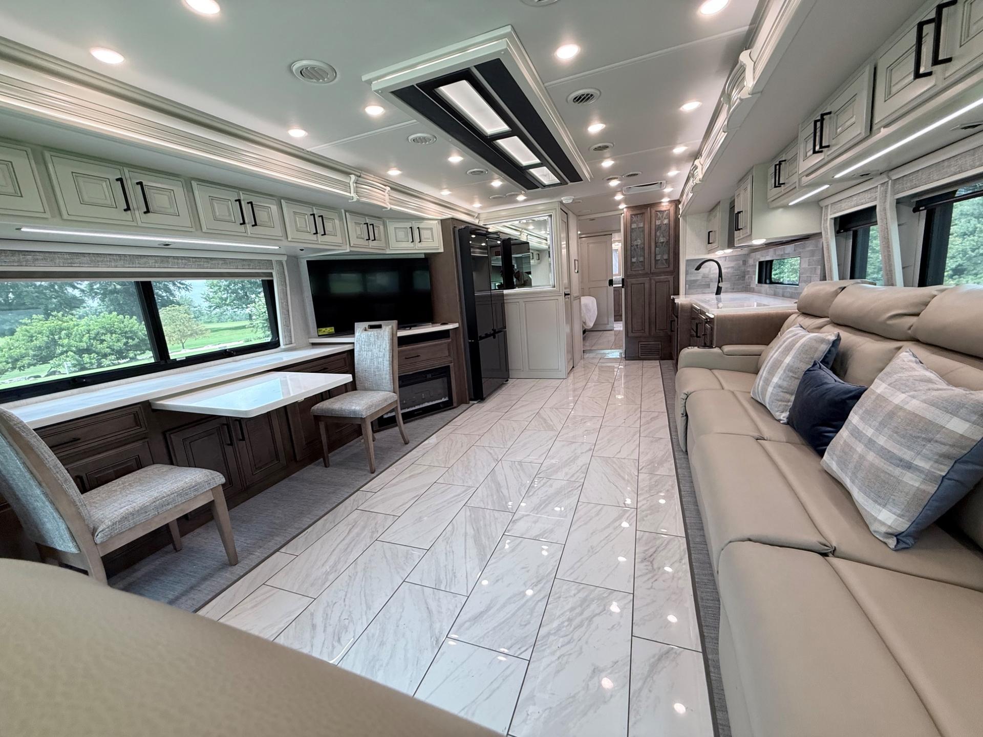 2027 Fleetwood  2027 Fleetwood  Discovery LXE - thumbnail 17