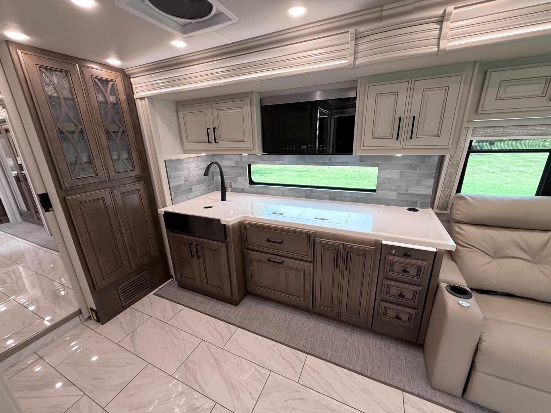 2027 Fleetwood  2027 Fleetwood  Discovery LXE - thumbnail 32