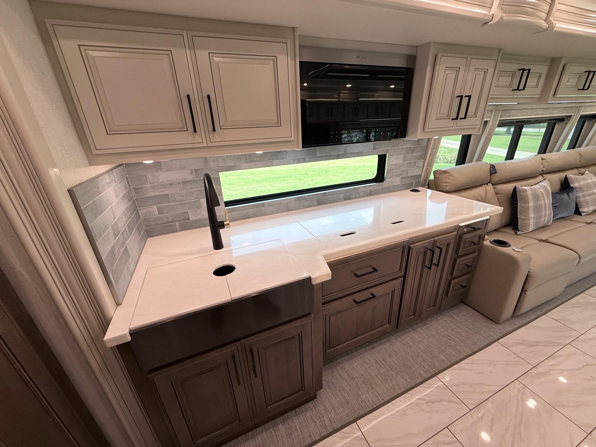2027 Fleetwood  2027 Fleetwood  Discovery LXE - thumbnail 35