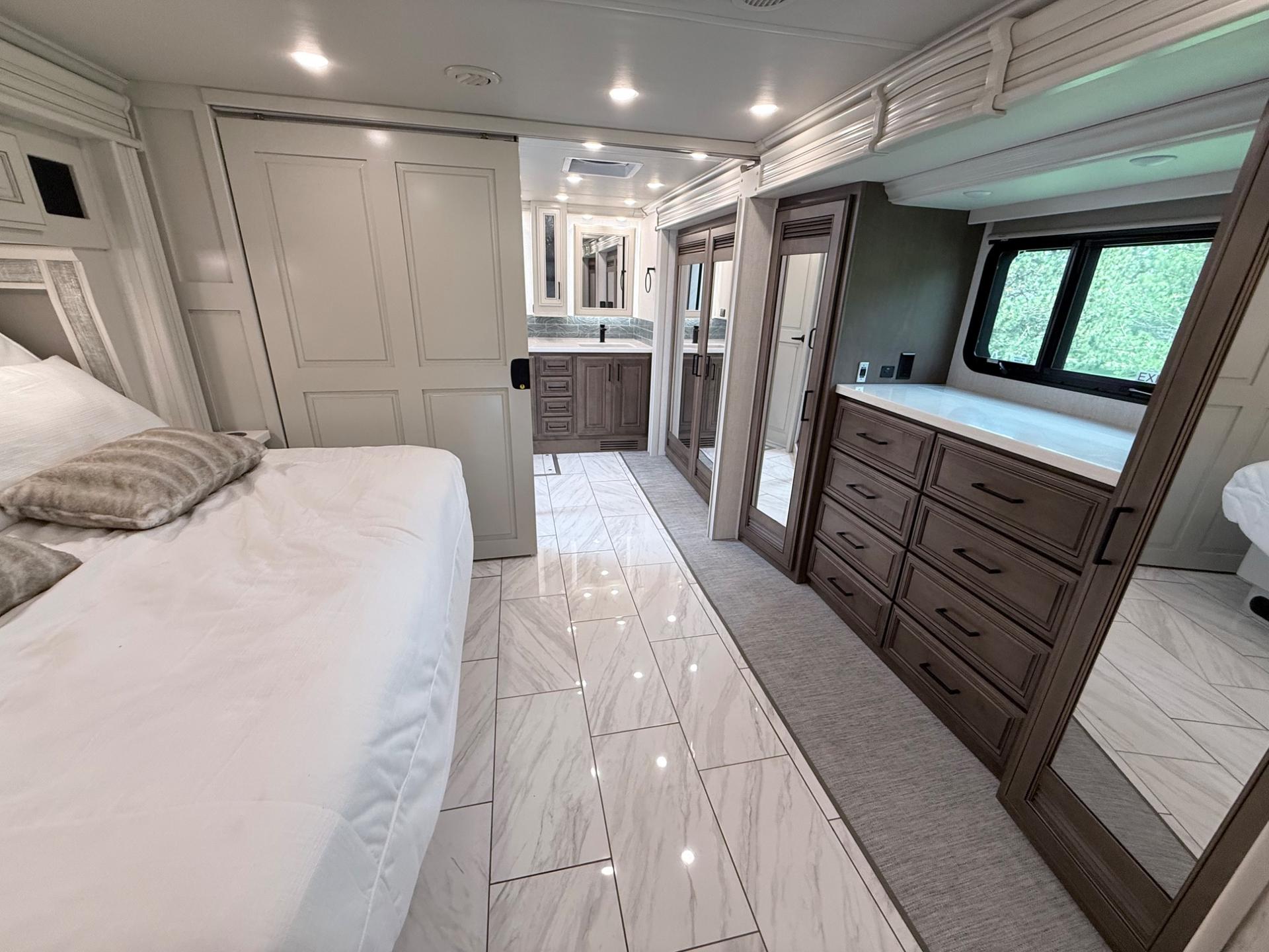2027 Fleetwood  2027 Fleetwood  Discovery LXE - thumbnail 38