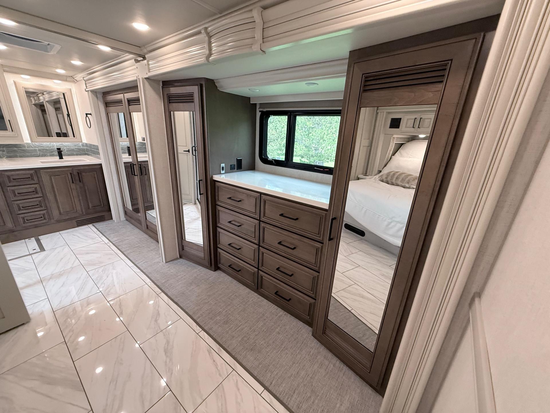 2027 Fleetwood  2027 Fleetwood  Discovery LXE - thumbnail 40