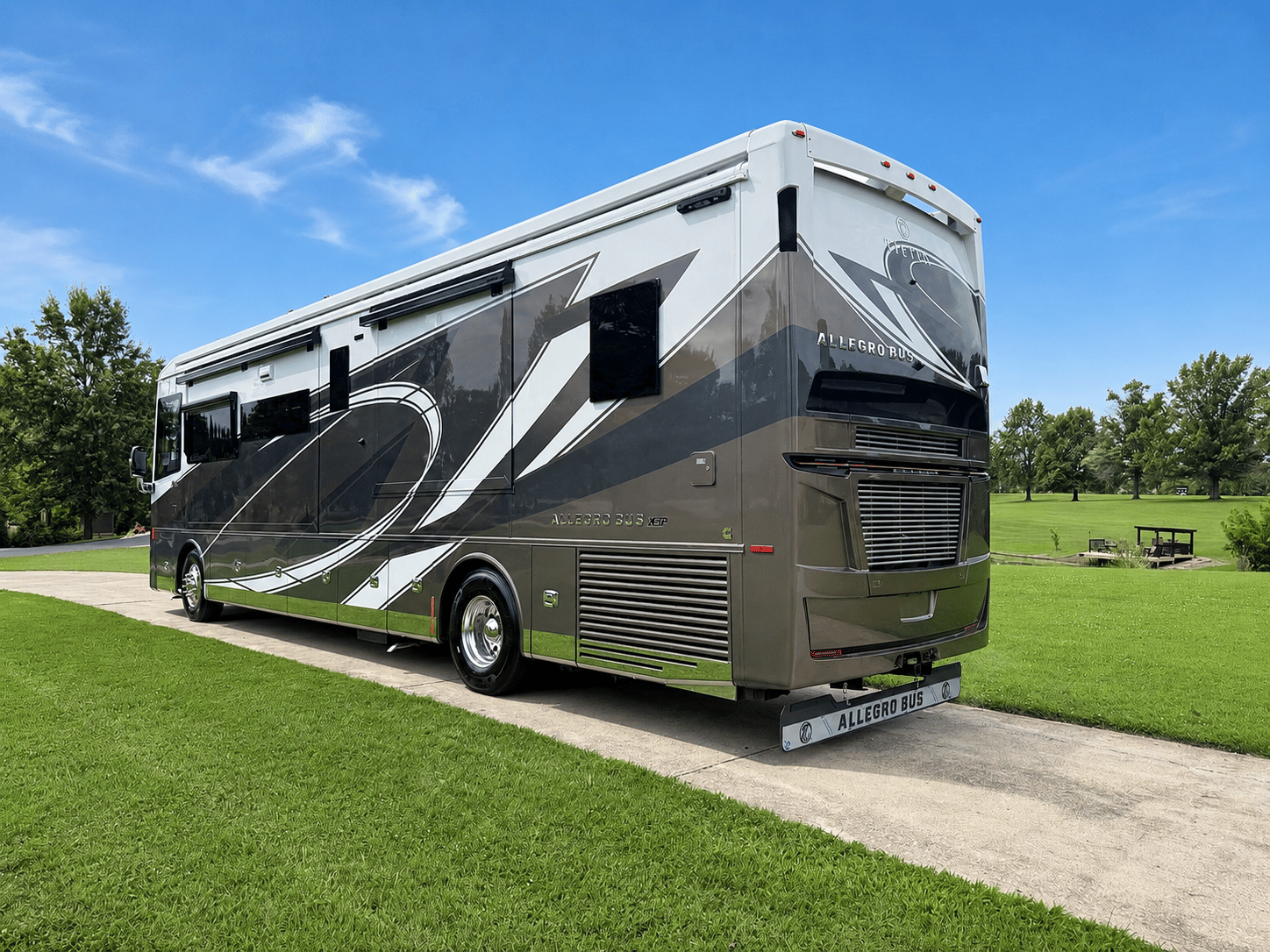 2027 Tiffin Motorhomes  2027 Tiffin Motorhomes  Allegro Bus  - thumbnail 6