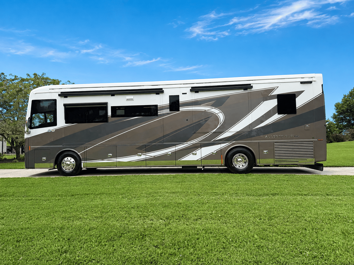 2027 Tiffin Motorhomes  2027 Tiffin Motorhomes  Allegro Bus  - thumbnail 7