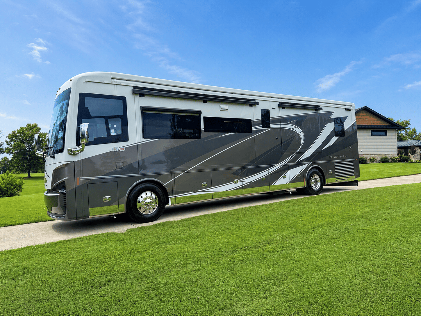 2027 Tiffin Motorhomes  2027 Tiffin Motorhomes  Allegro Bus  - thumbnail 8