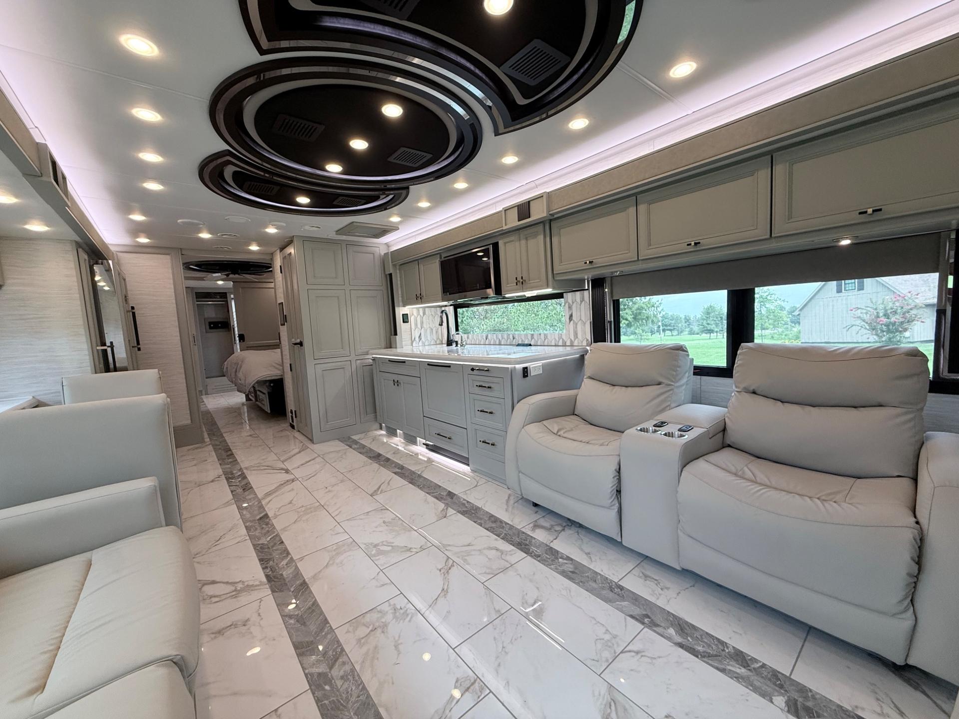 2027 Tiffin Motorhomes  2027 Tiffin Motorhomes  Allegro Bus  - thumbnail 13
