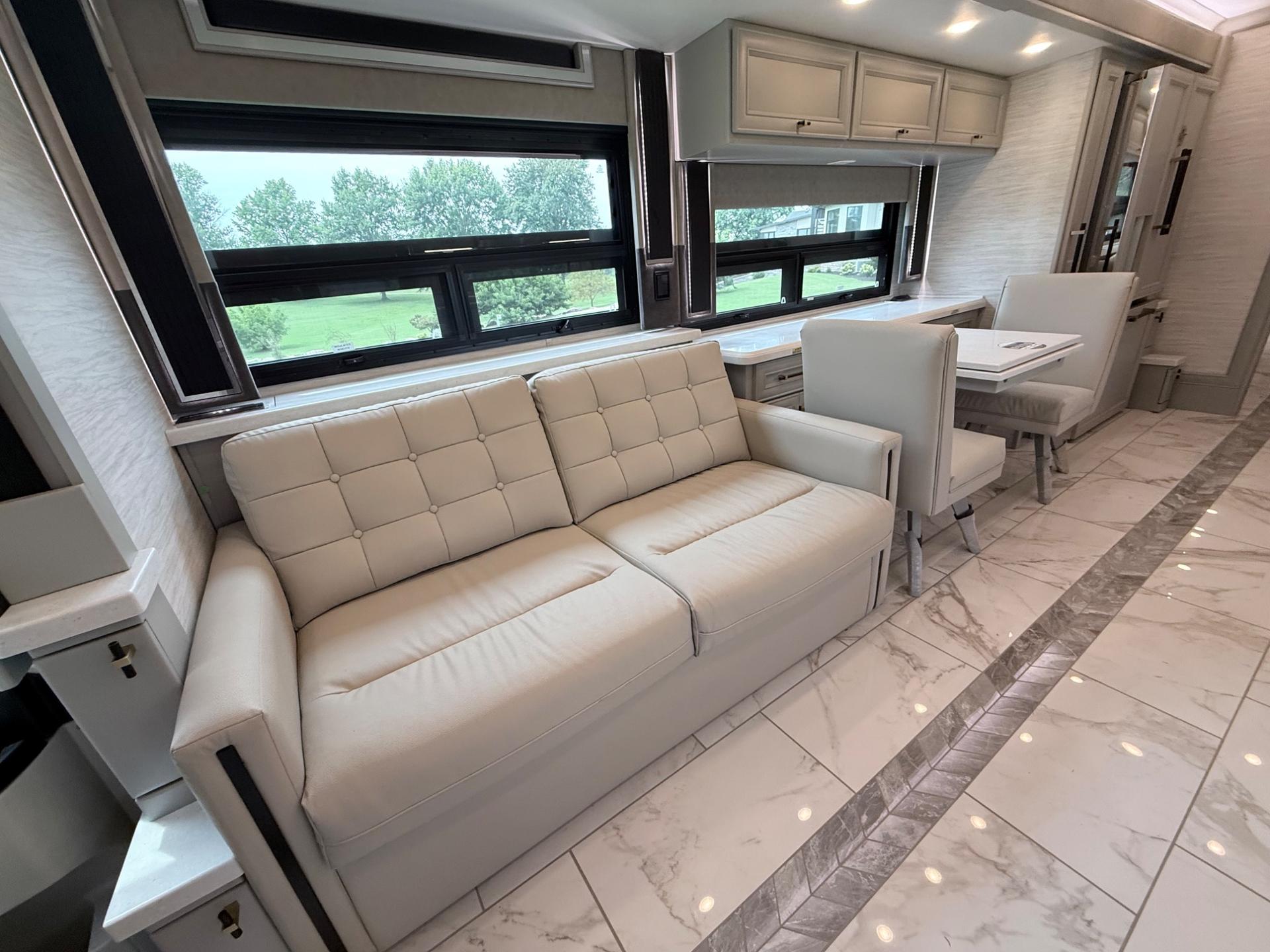 2027 Tiffin Motorhomes  2027 Tiffin Motorhomes  Allegro Bus  - thumbnail 15