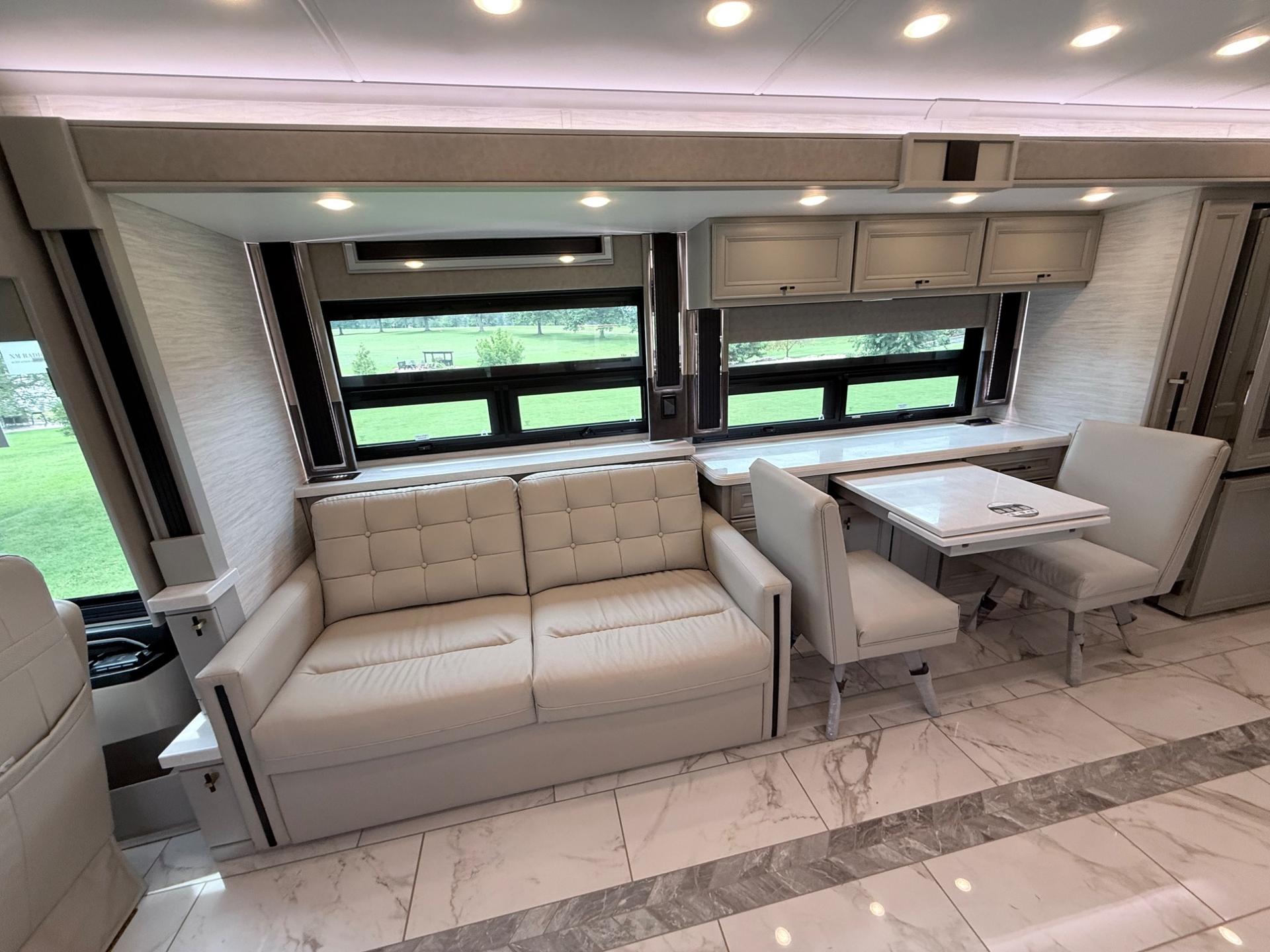 2027 Tiffin Motorhomes  2027 Tiffin Motorhomes  Allegro Bus  - thumbnail 16