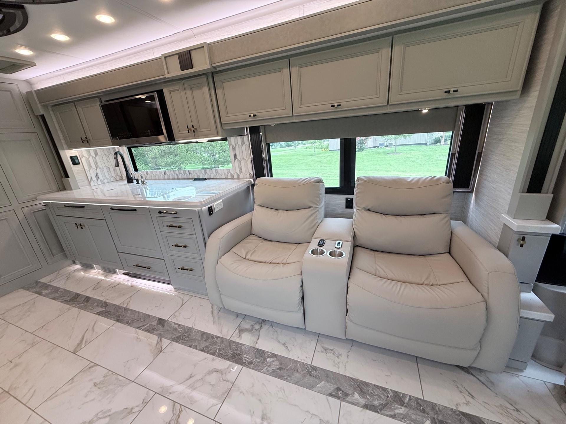 2027 Tiffin Motorhomes  2027 Tiffin Motorhomes  Allegro Bus  - thumbnail 18