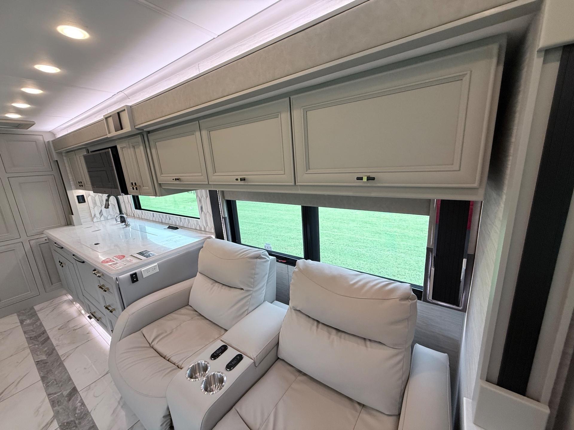 2027 Tiffin Motorhomes  2027 Tiffin Motorhomes  Allegro Bus  - thumbnail 20