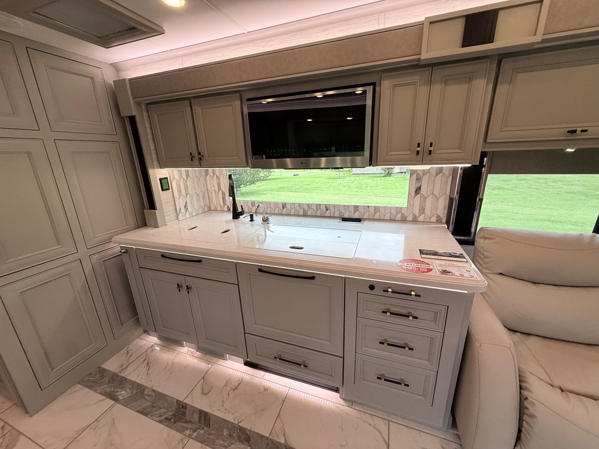 2027 Tiffin Motorhomes  2027 Tiffin Motorhomes  Allegro Bus  - thumbnail 21