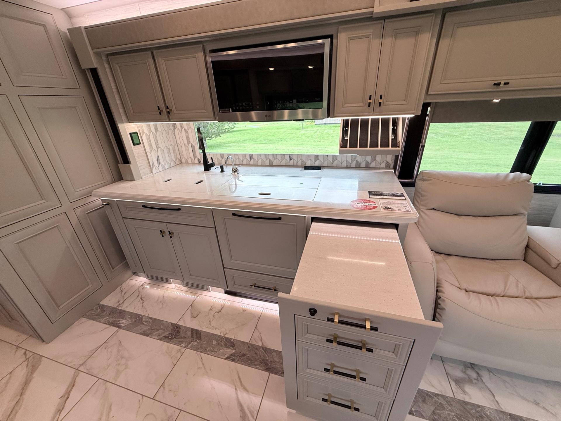 2027 Tiffin Motorhomes  2027 Tiffin Motorhomes  Allegro Bus  - thumbnail 22