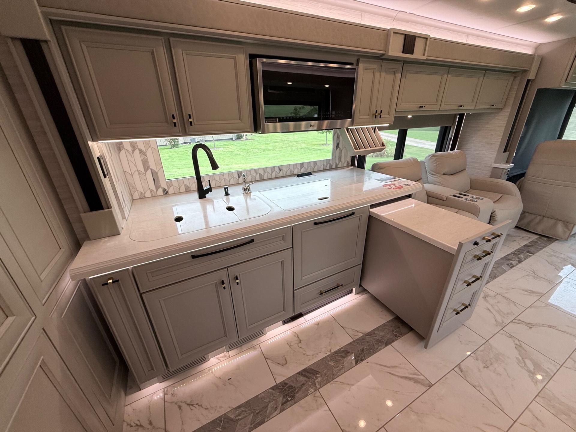 2027 Tiffin Motorhomes  2027 Tiffin Motorhomes  Allegro Bus  - thumbnail 26