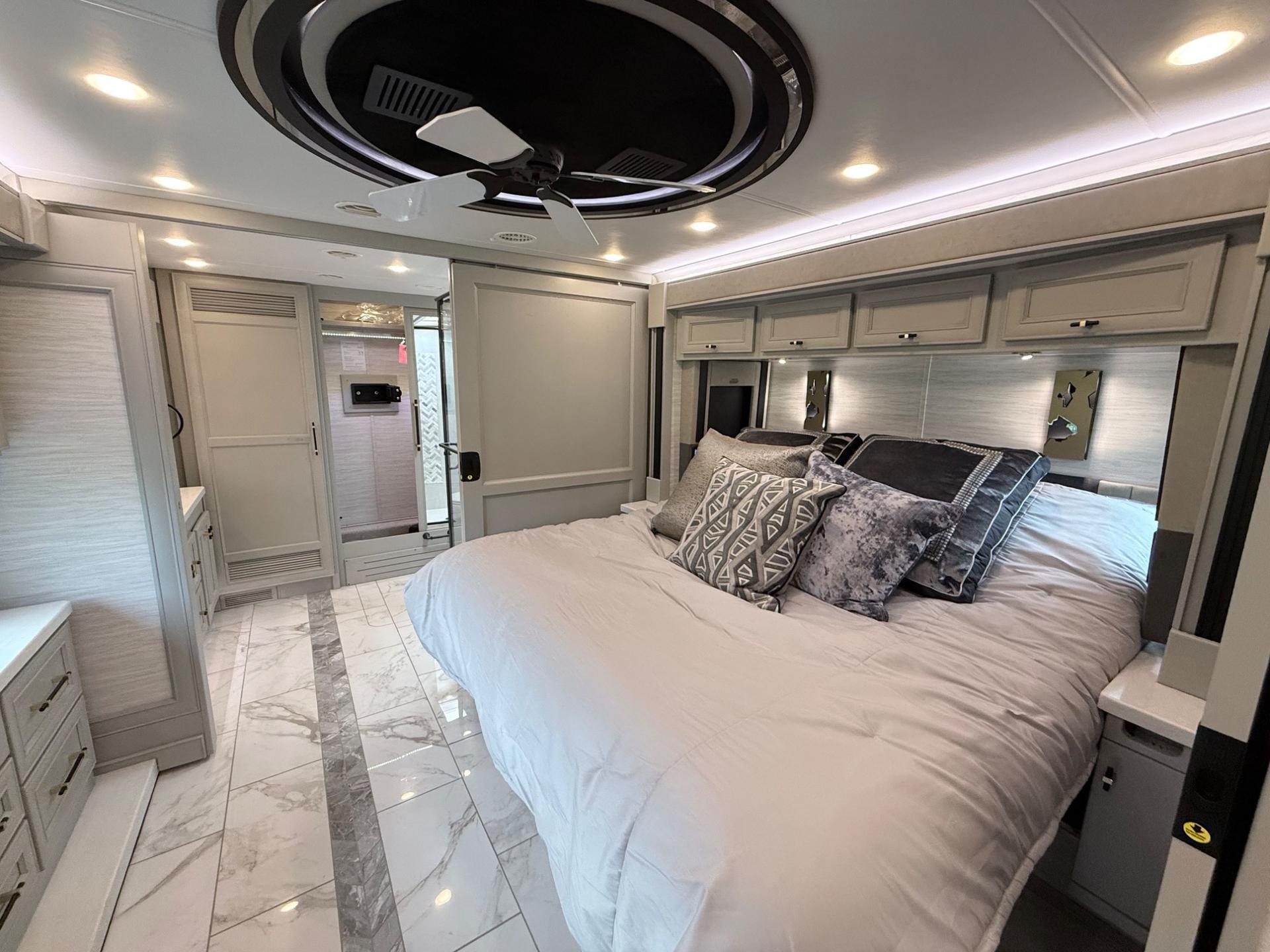 2027 Tiffin Motorhomes  2027 Tiffin Motorhomes  Allegro Bus  - thumbnail 32