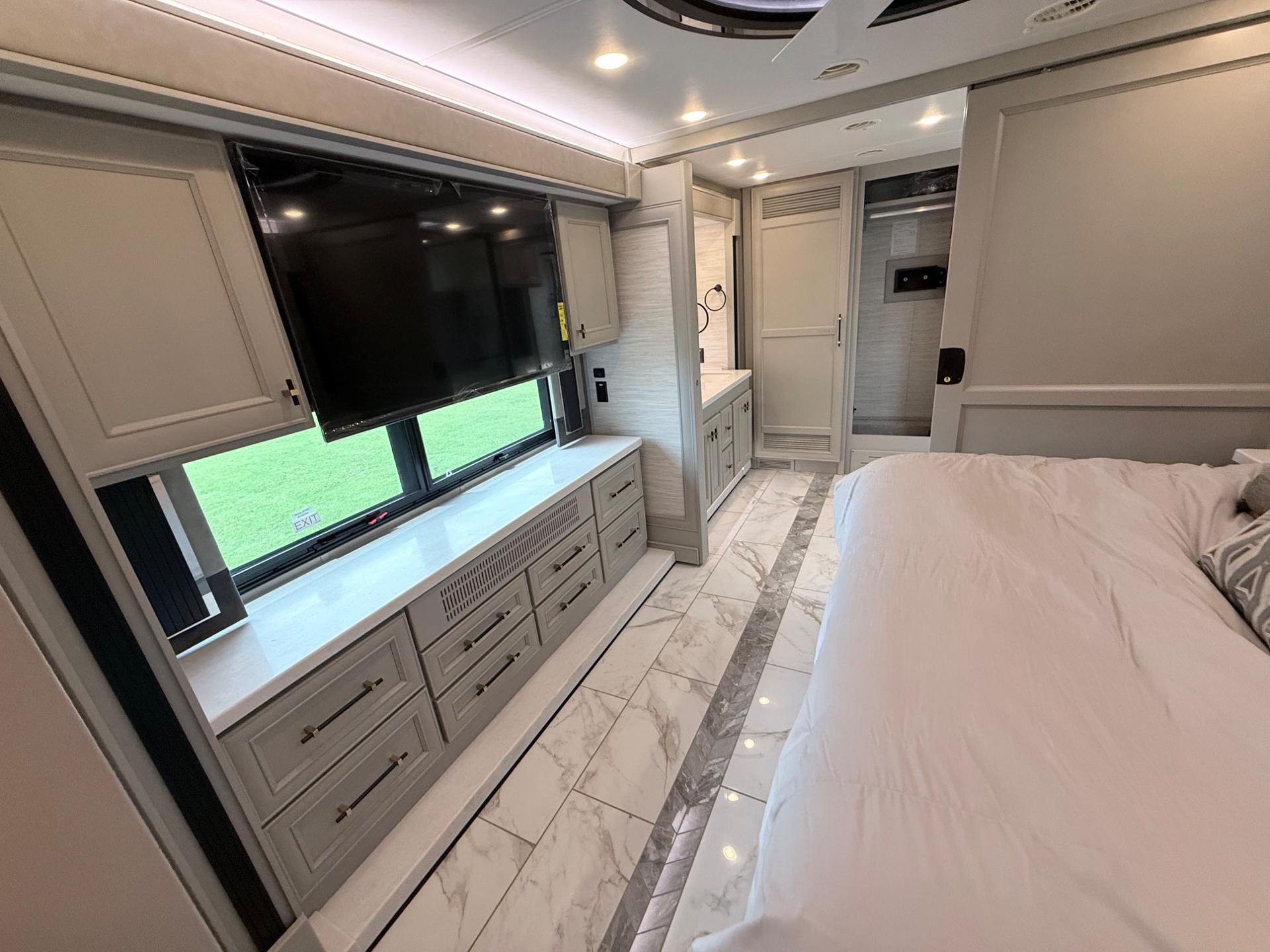 2027 Tiffin Motorhomes  2027 Tiffin Motorhomes  Allegro Bus  - thumbnail 33