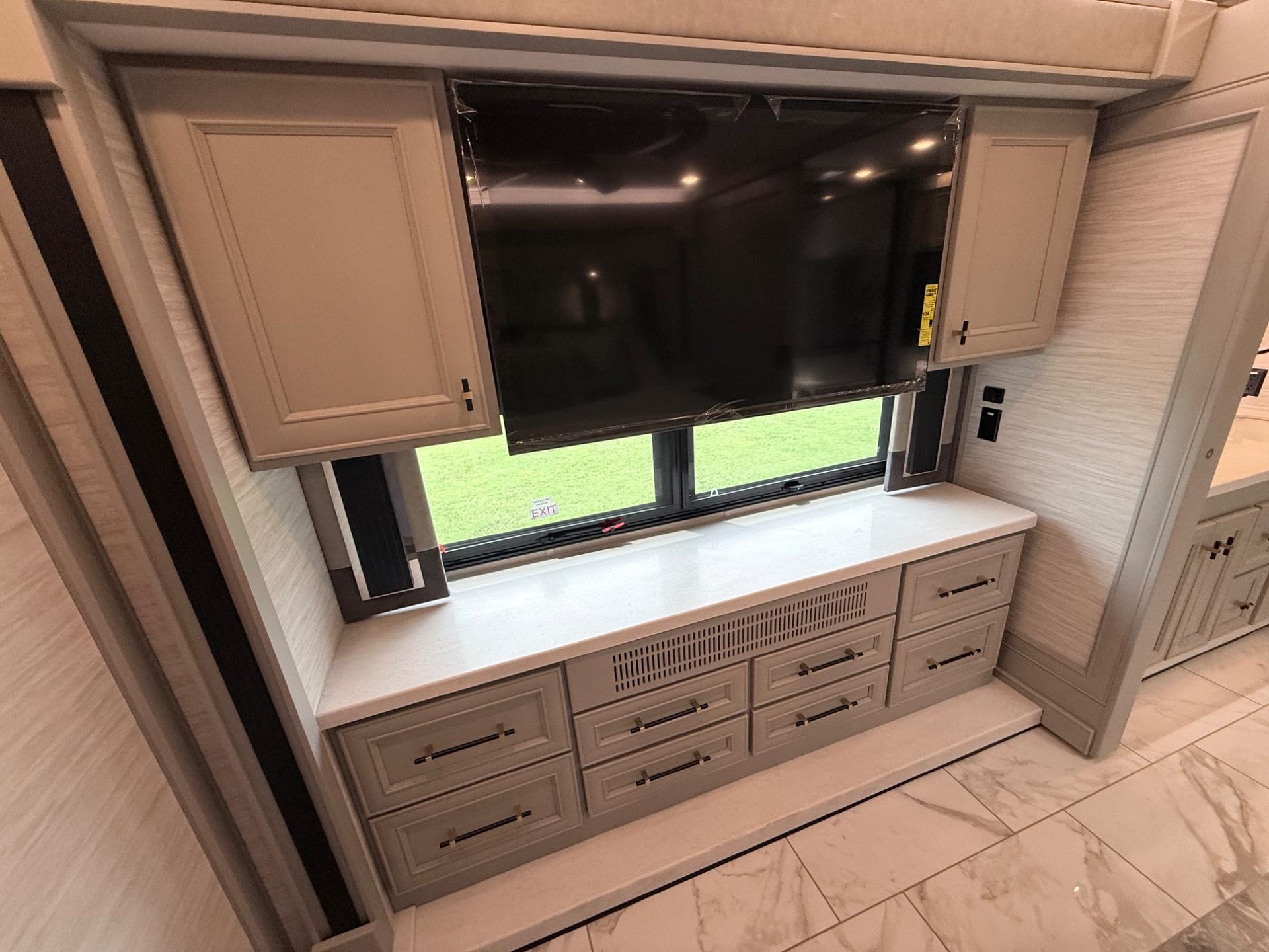 2027 Tiffin Motorhomes  2027 Tiffin Motorhomes  Allegro Bus  - thumbnail 34