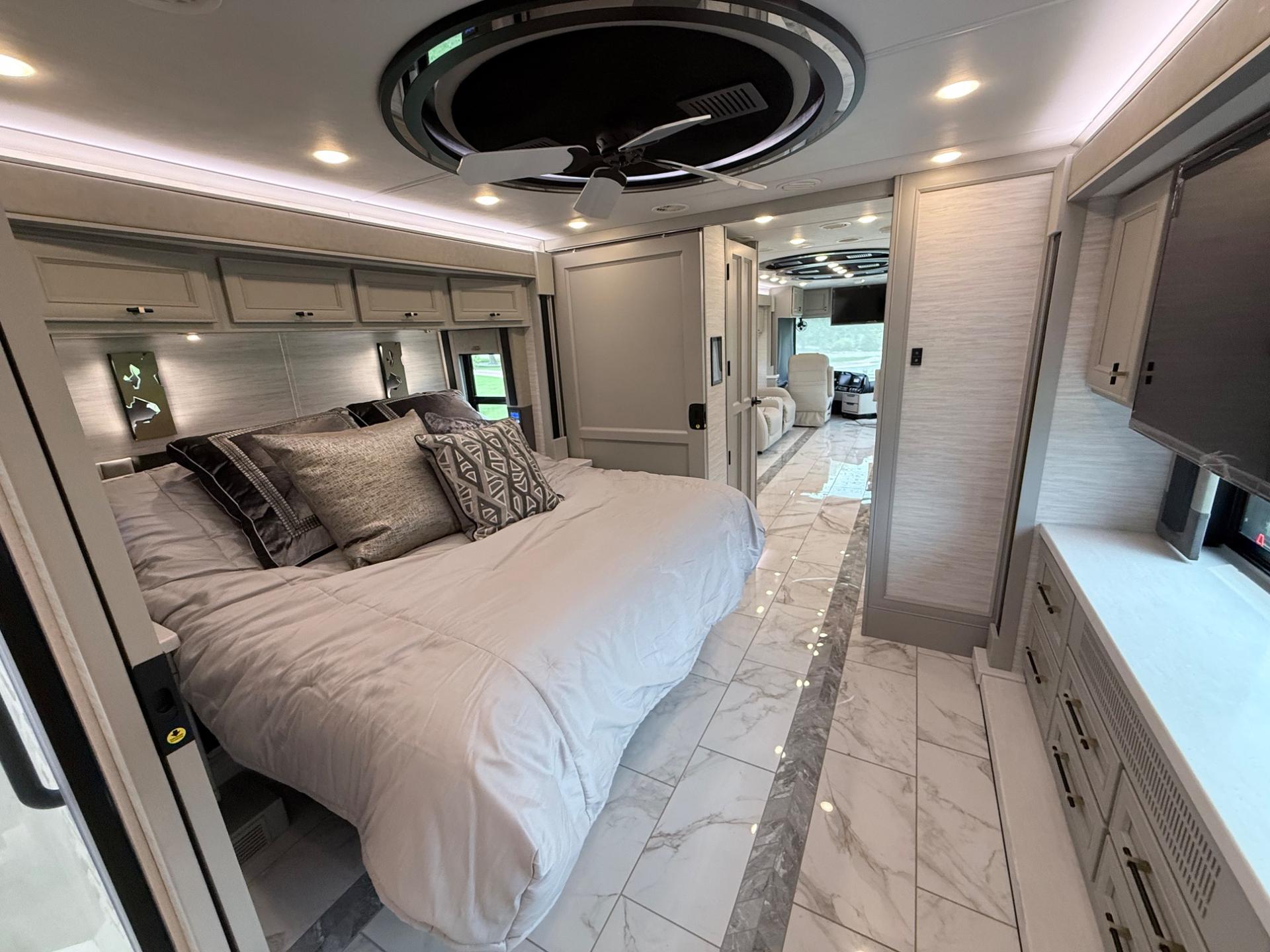 2027 Tiffin Motorhomes  2027 Tiffin Motorhomes  Allegro Bus  - thumbnail 36