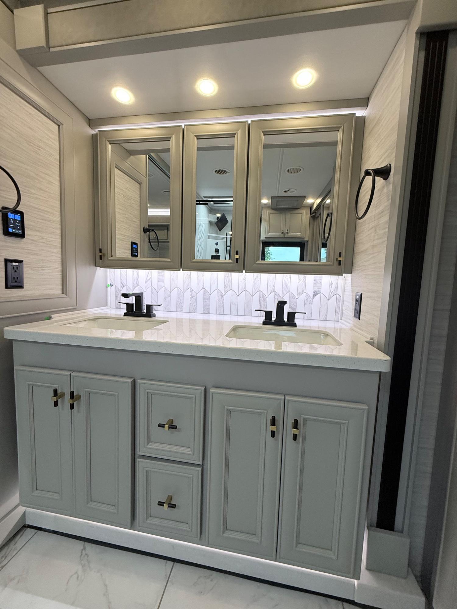 2027 Tiffin Motorhomes  2027 Tiffin Motorhomes  Allegro Bus  - thumbnail 49