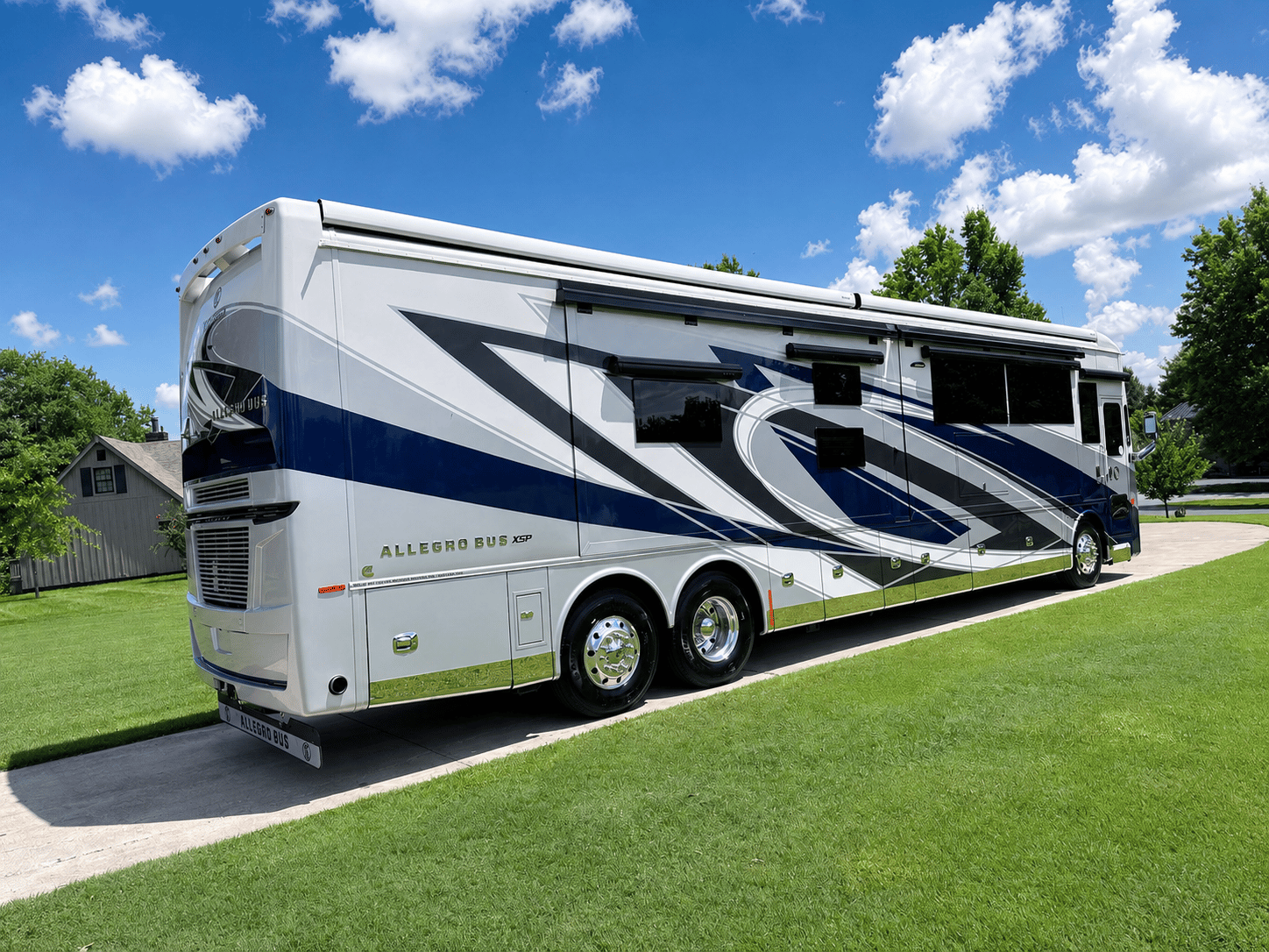 2027 Tiffin Motorhomes 2027 Tiffin Motorhomes Allegro Bus  - thumbnail 3