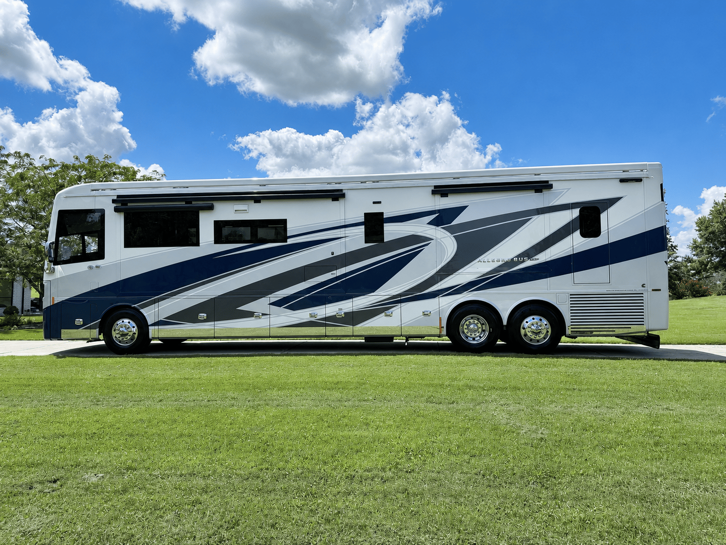 2027 Tiffin Motorhomes 2027 Tiffin Motorhomes Allegro Bus  - thumbnail 6