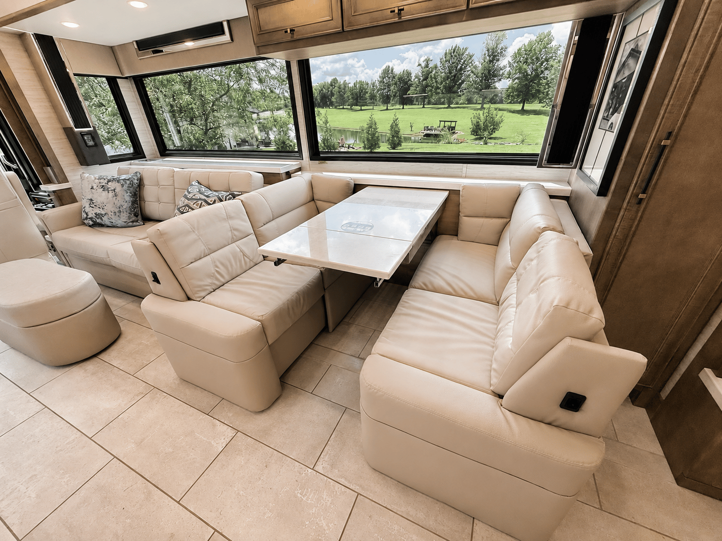 2027 Tiffin Motorhomes 2027 Tiffin Motorhomes Allegro Bus  - thumbnail 19