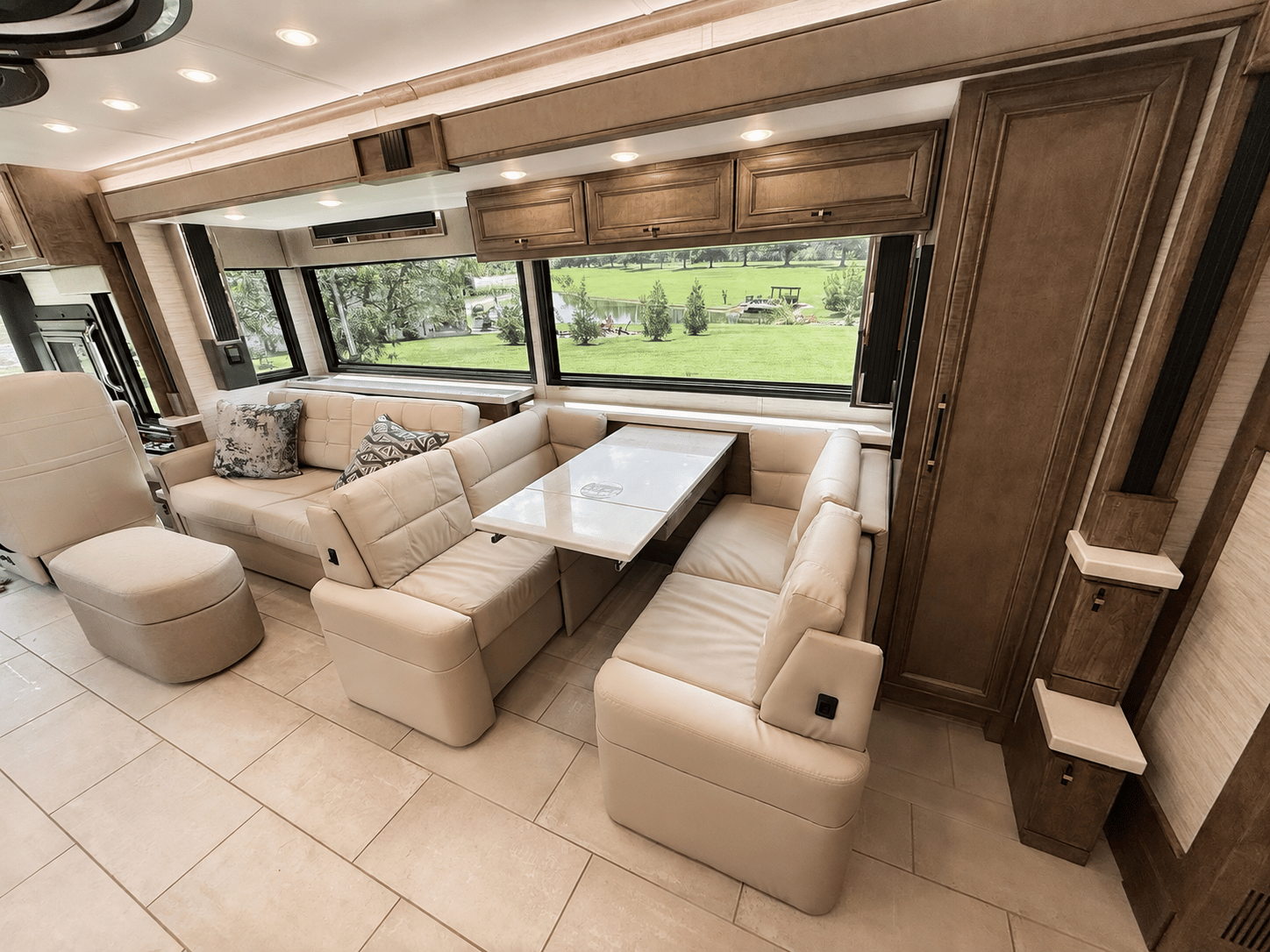 2027 Tiffin Motorhomes 2027 Tiffin Motorhomes Allegro Bus  - thumbnail 20