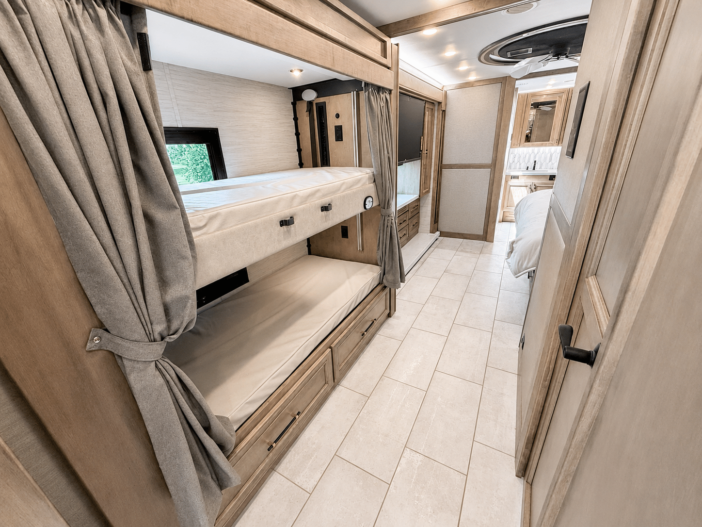 2027 Tiffin Motorhomes 2027 Tiffin Motorhomes Allegro Bus  - thumbnail 32
