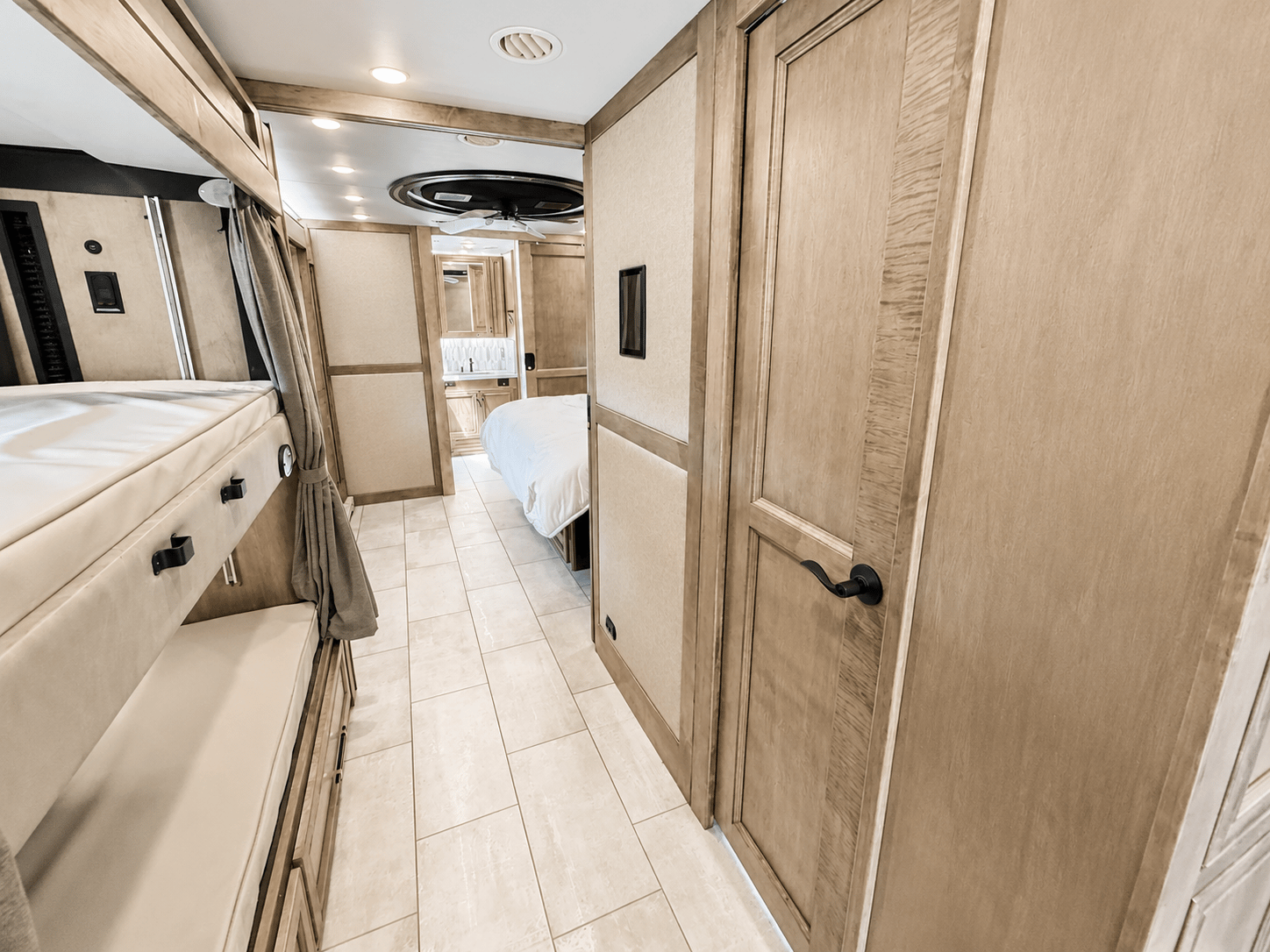 2027 Tiffin Motorhomes 2027 Tiffin Motorhomes Allegro Bus  - thumbnail 33