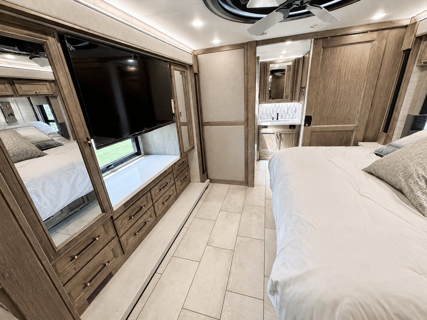 2027 Tiffin Motorhomes 2027 Tiffin Motorhomes Allegro Bus  - thumbnail 36