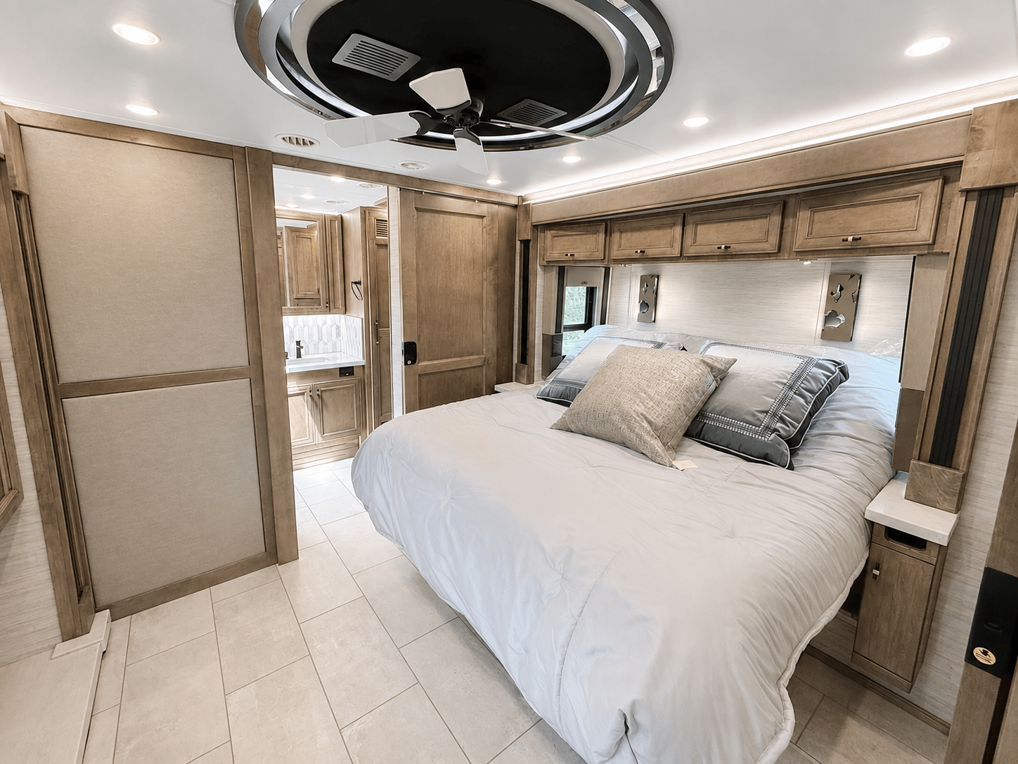 2027 Tiffin Motorhomes 2027 Tiffin Motorhomes Allegro Bus  - thumbnail 37